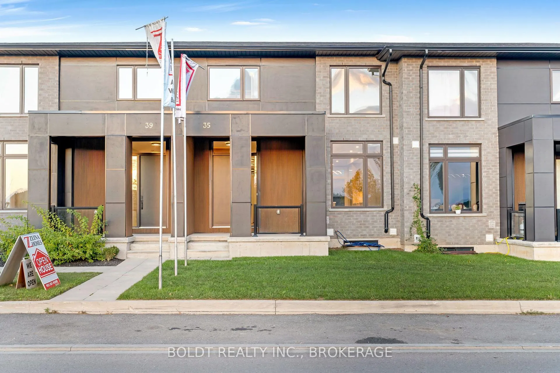 Photo 3 of 35 Wellspring Way, Pelham, Fonthill — HOMEH