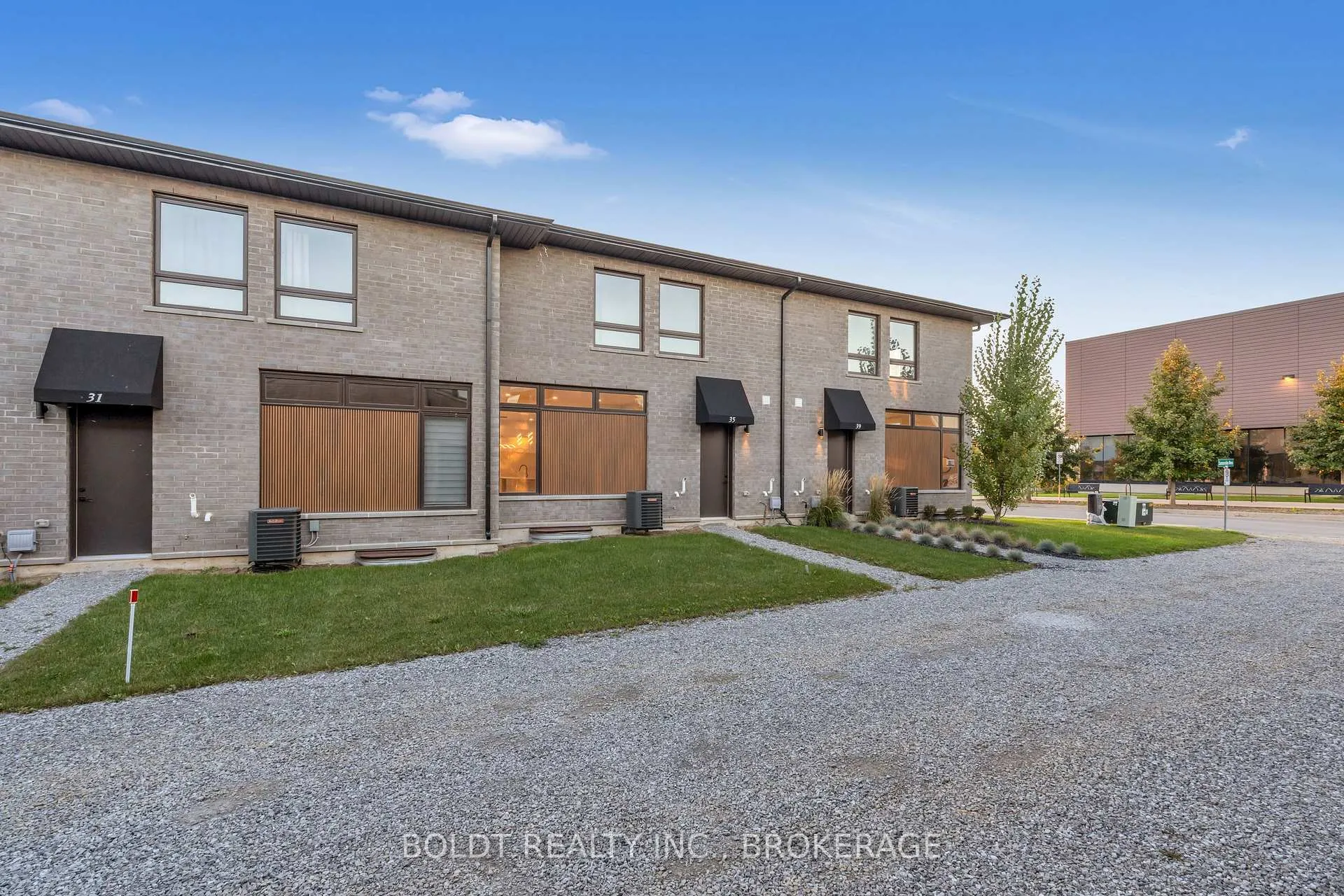 Photo 31 of 35 Wellspring Way, Pelham, Fonthill — HOMEH