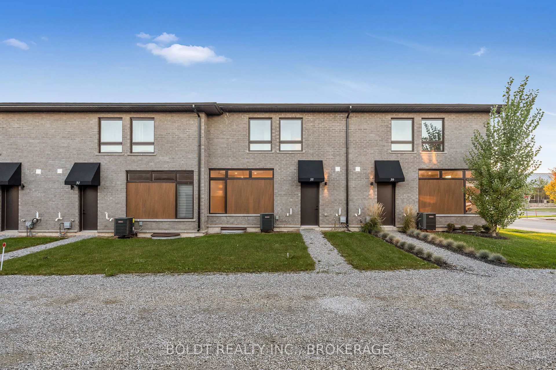 Photo 32 of 35 Wellspring Way, Pelham, Fonthill — HOMEH