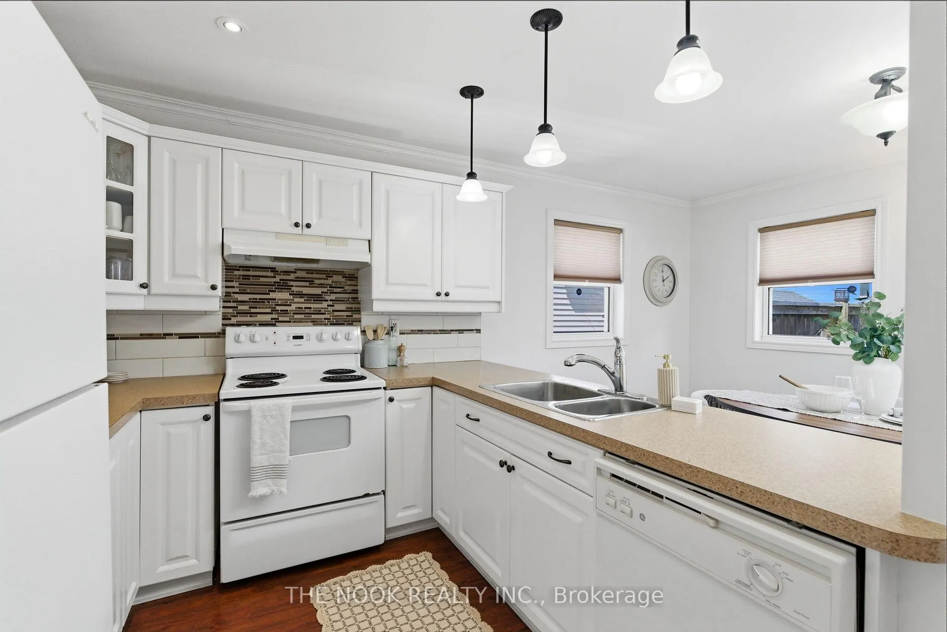 Photo 15 of 24 Birch Crescent, Ajax, Central — HOMEH