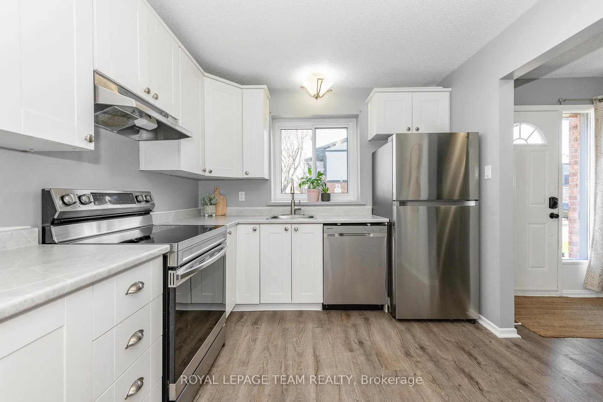 Photo 4 of Unit A, 420 Moodie Drive, Ottawa, Westcliffe Estates — HOMEH
