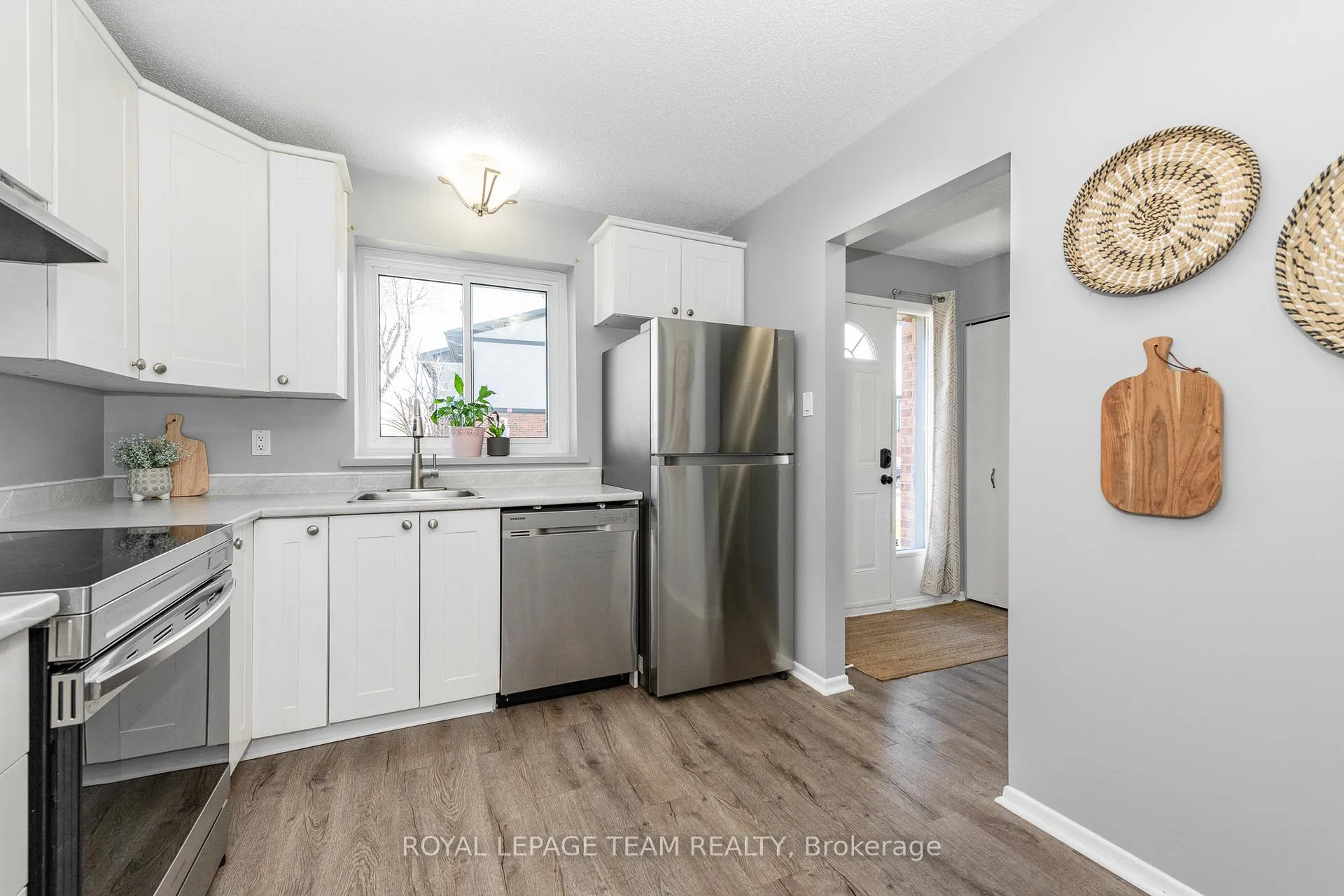Photo 5 of Unit A, 420 Moodie Drive, Ottawa, Westcliffe Estates — HOMEH