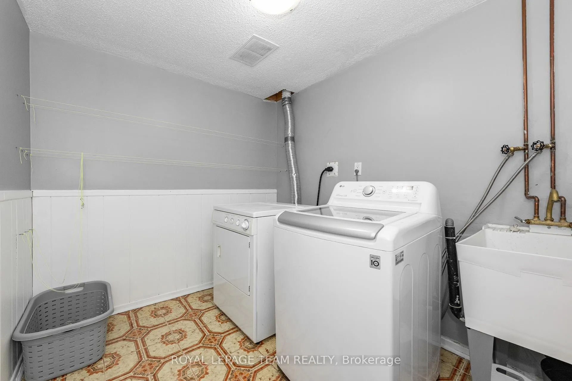 Photo 15 of Unit A, 420 Moodie Drive, Ottawa, Westcliffe Estates — HOMEH