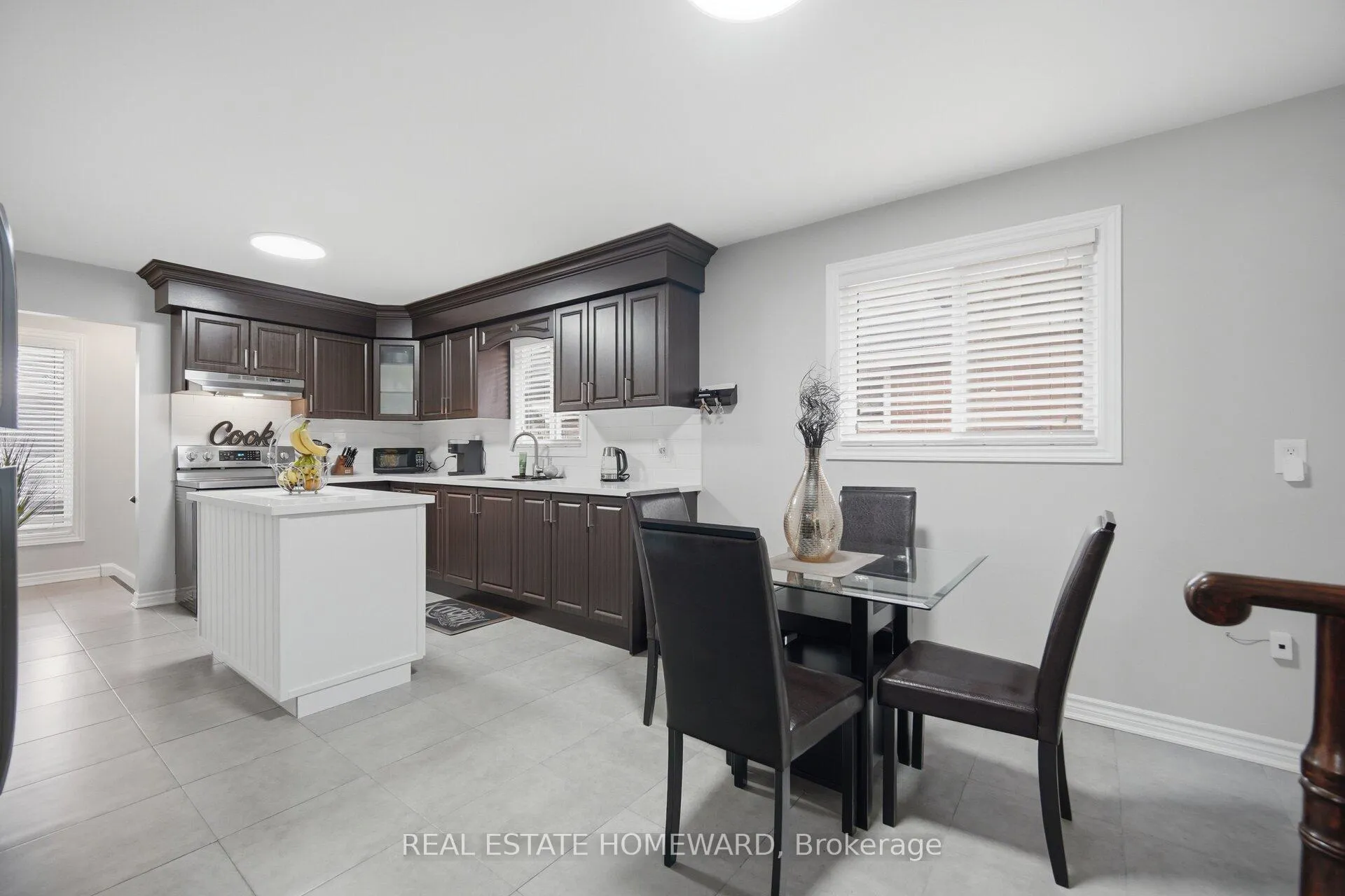 Photo 5 of 309 Royal Salisbury Way, Brampton, Madoc — HOMEH