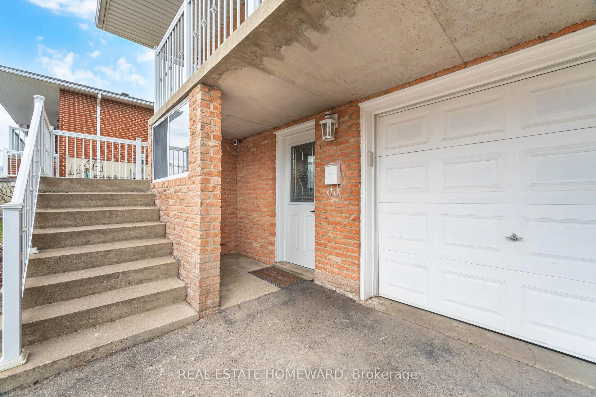 Photo 15 of 309 Royal Salisbury Way, Brampton, Madoc — HOMEH