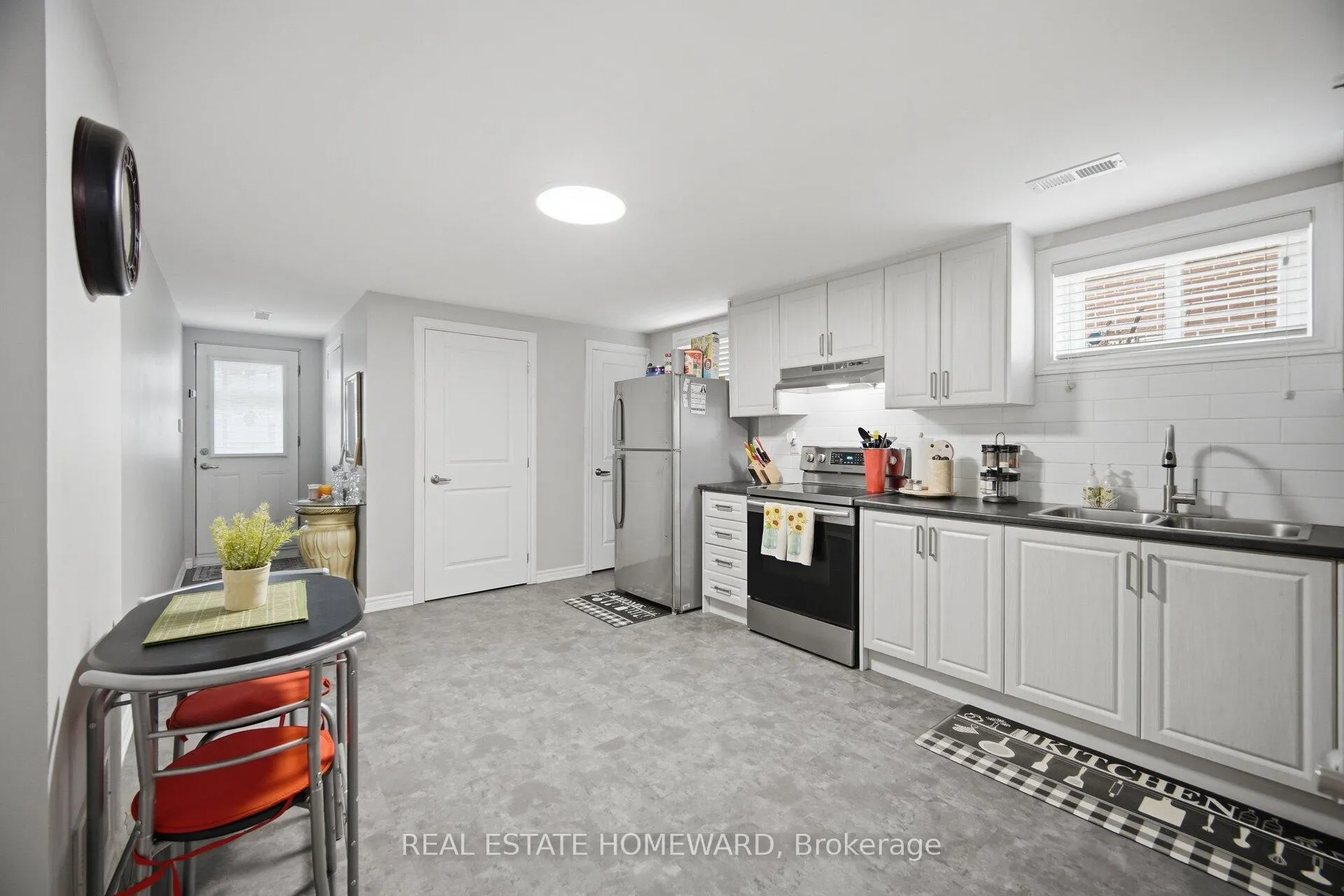 Photo 16 of 309 Royal Salisbury Way, Brampton, Madoc — HOMEH