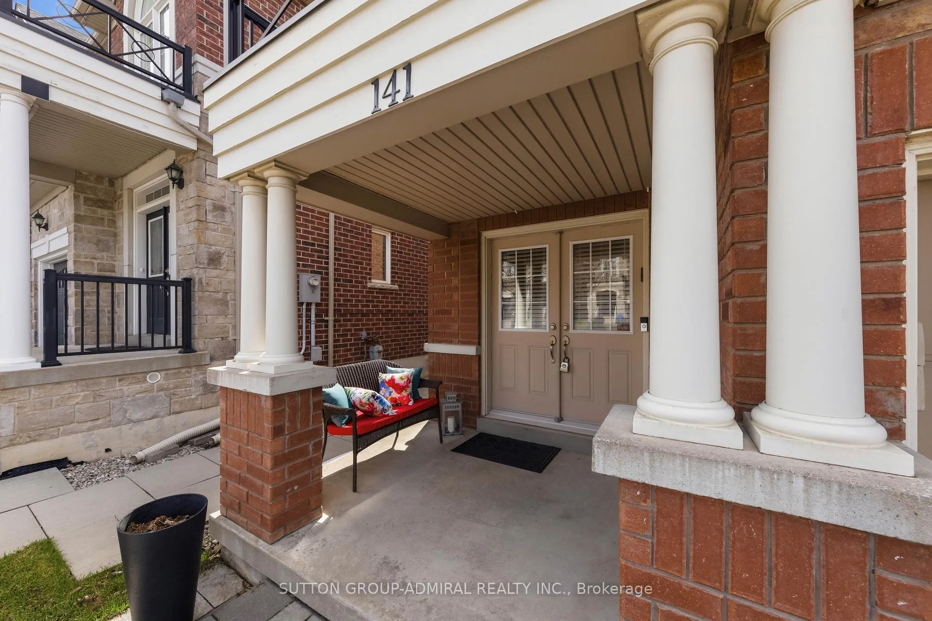 Photo 3 of 141 Lauderdale Drive, Vaughan, Patterson — HOMEH