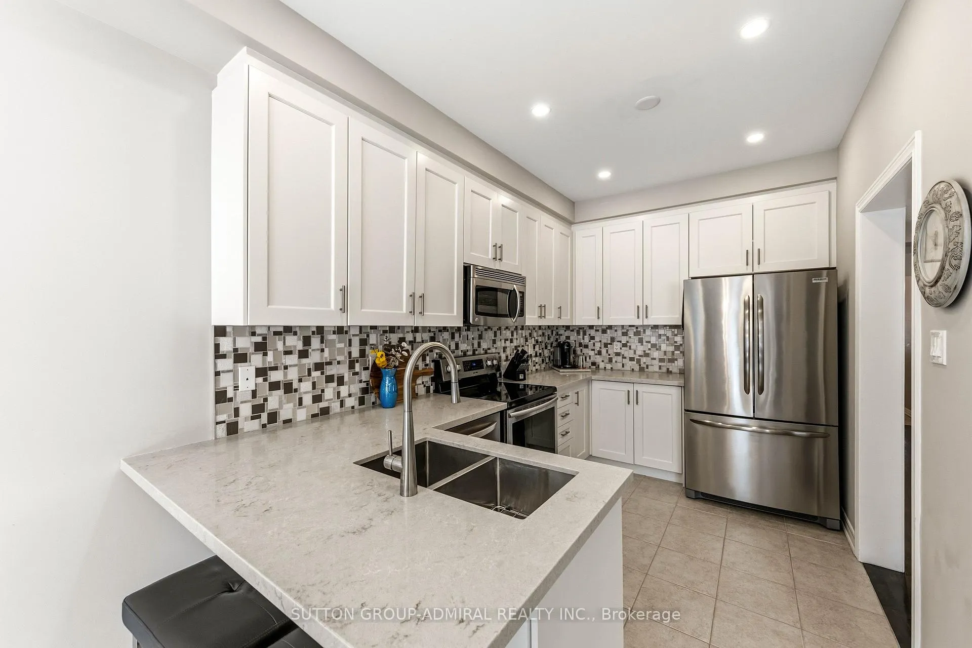 Photo 12 of 141 Lauderdale Drive, Vaughan, Patterson — HOMEH
