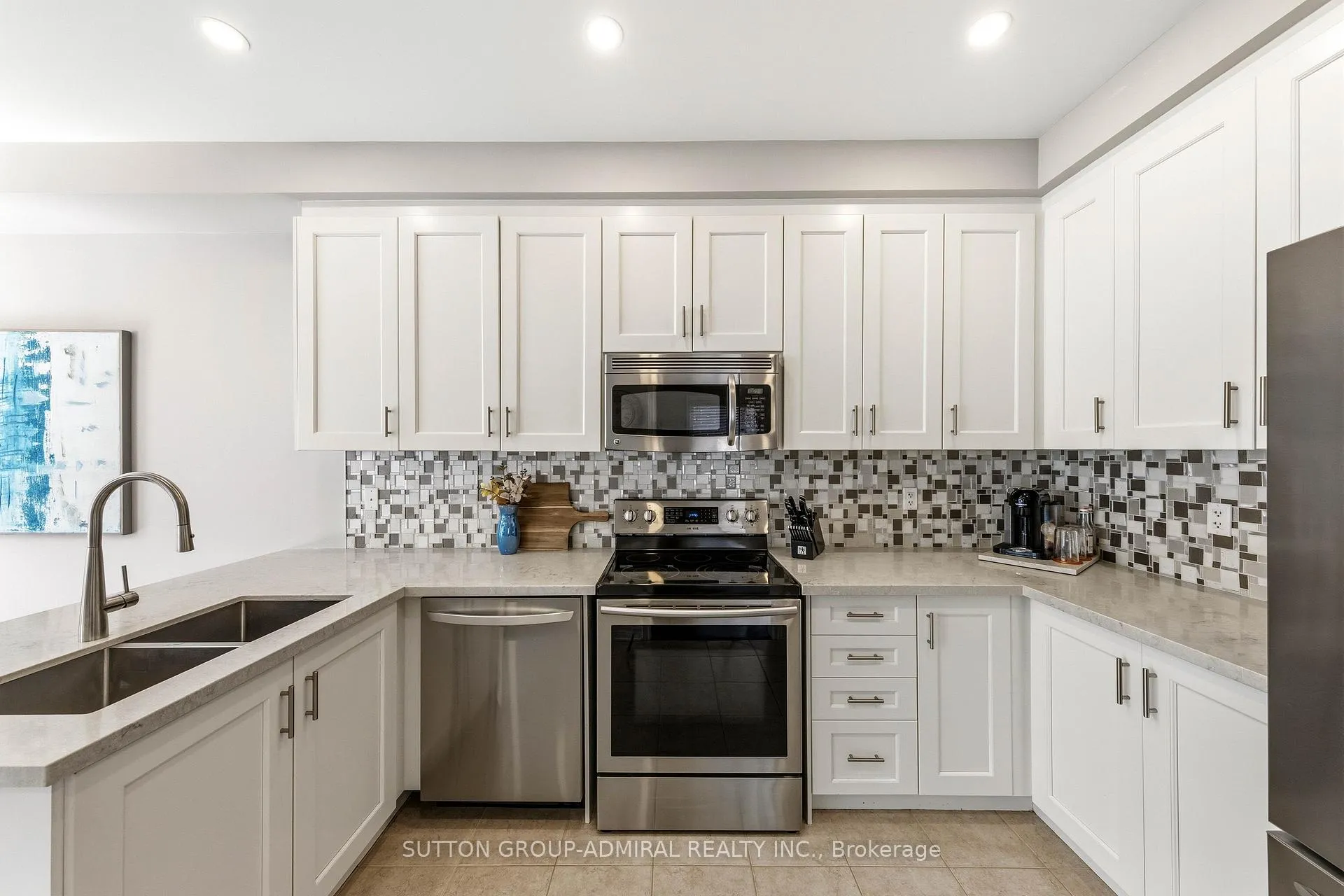 Photo 13 of 141 Lauderdale Drive, Vaughan, Patterson — HOMEH
