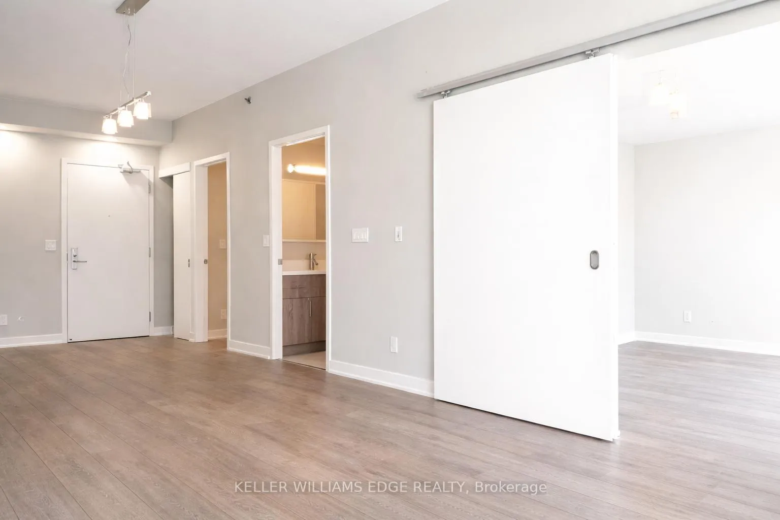 Photo 3 of Unit 1013, 21 Nelson Street, Toronto, Waterfront Communities — HOMEH