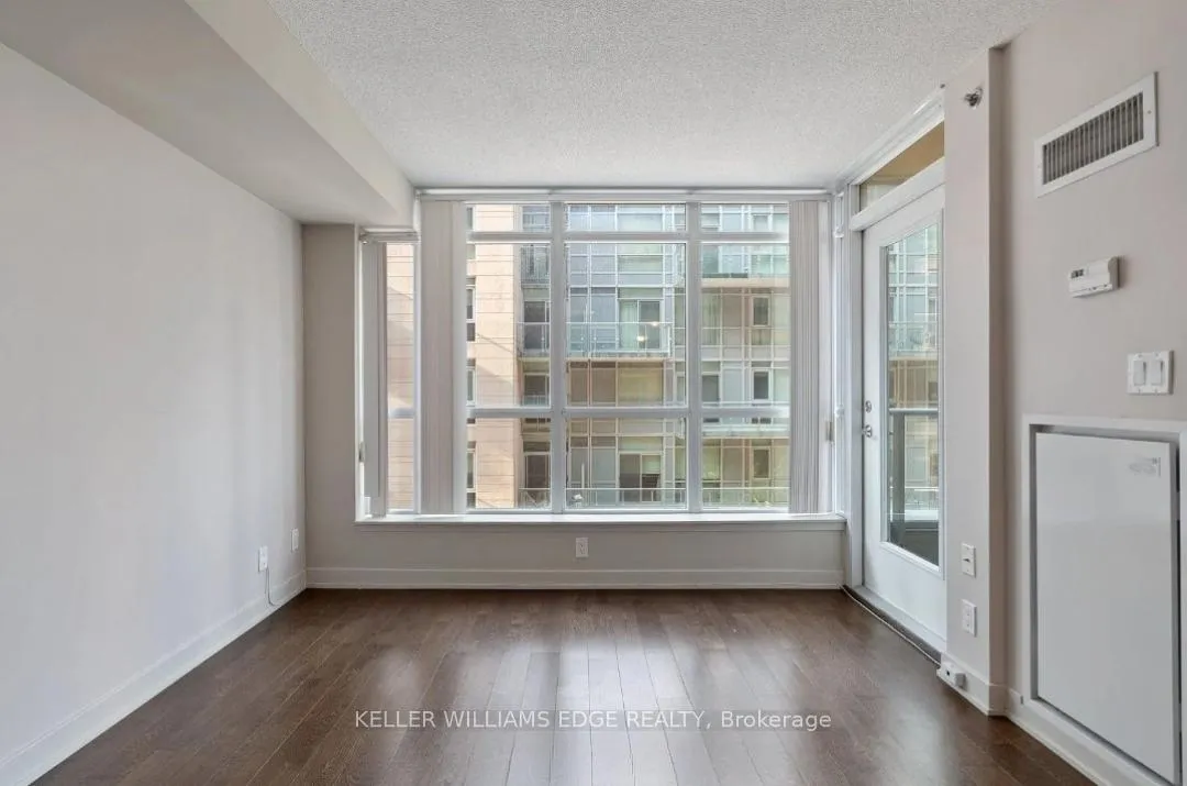 Photo 8 of Unit 414, 21 Nelson Street, Toronto, Waterfront Communities — HOMEH