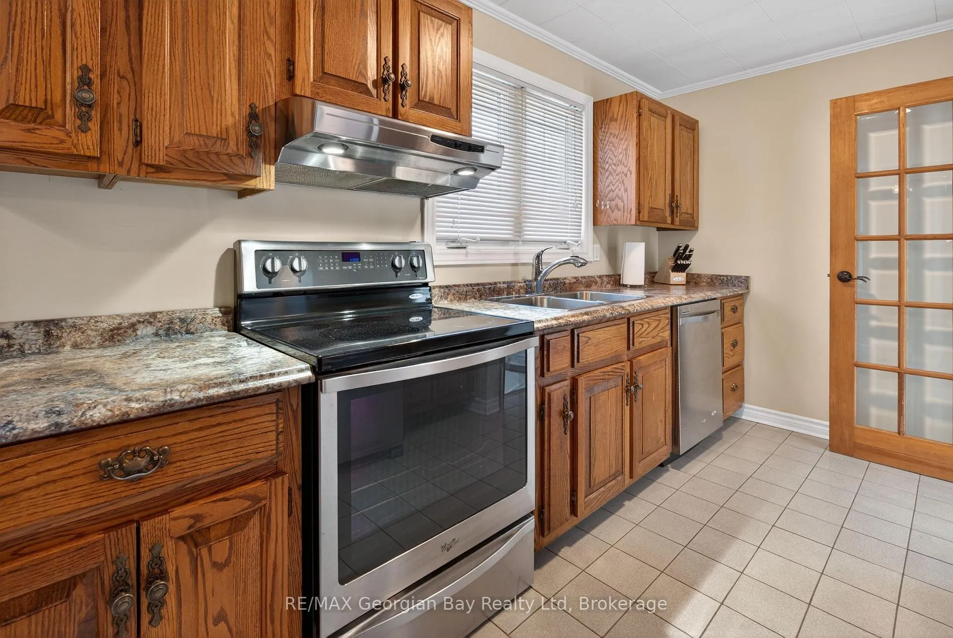 Photo 4 of 919 Eighth Avenue, Tay, Port McNicoll — HOMEH