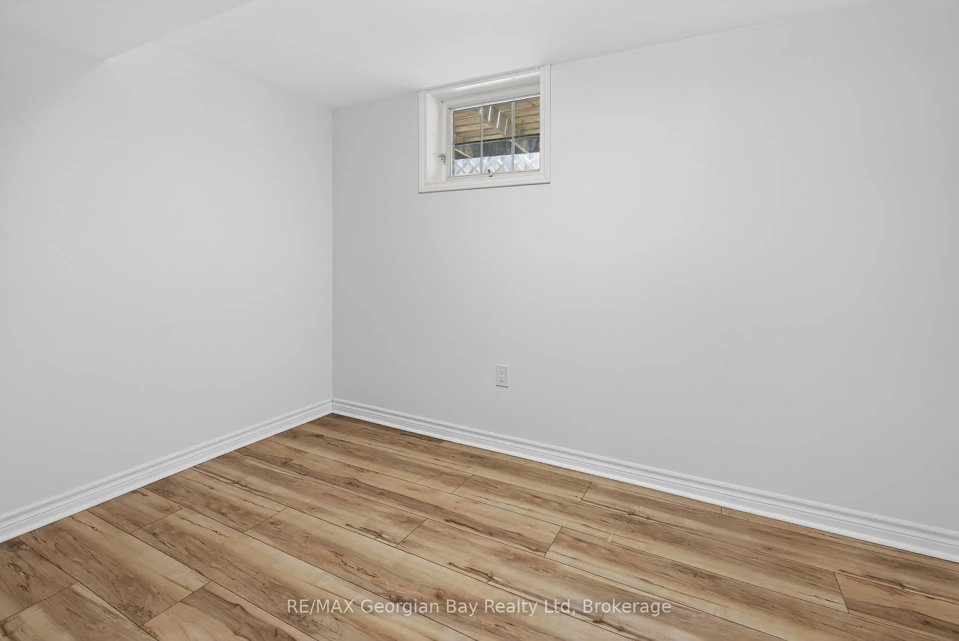Photo 24 of 919 Eighth Avenue, Tay, Port McNicoll — HOMEH