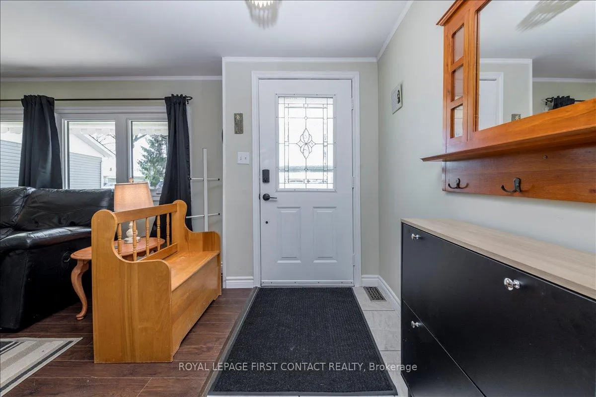 Photo 3 of 34 Flora Drive, Innisfil, Rural Innisfil — HOMEH