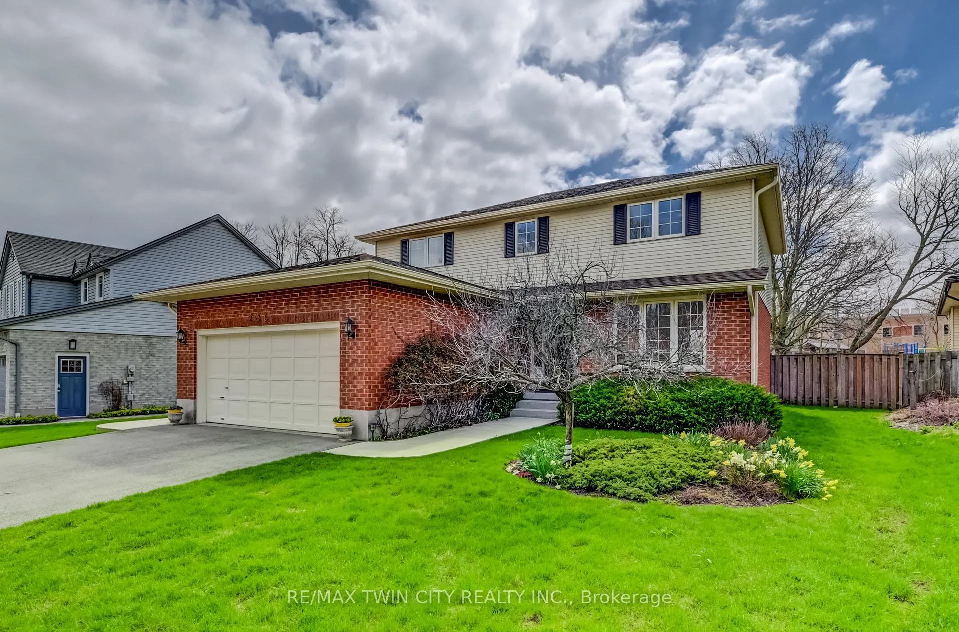 Photo 1 of 285 Magnolia Place, Waterloo — HOMEH