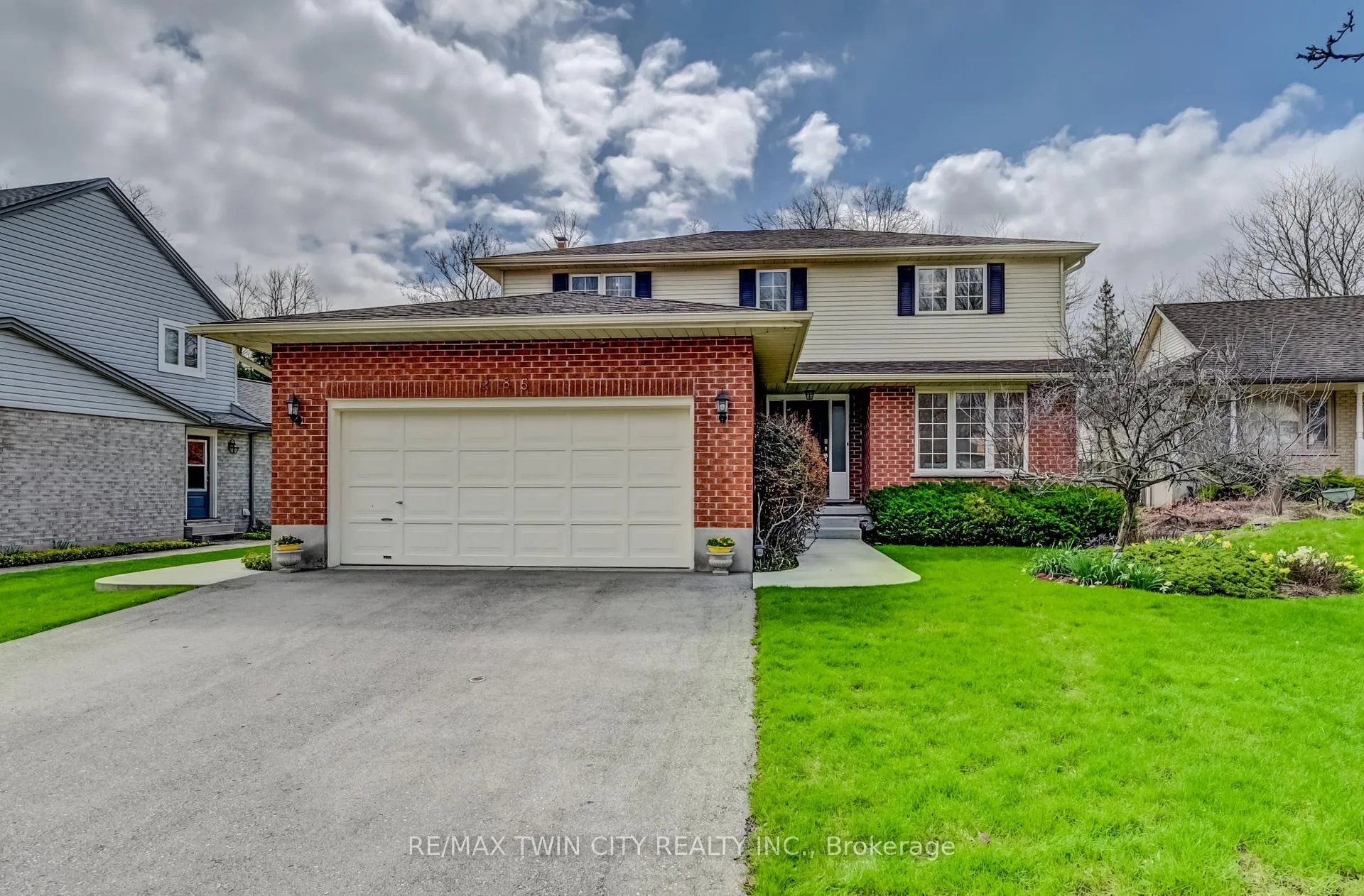 Photo 2 of 285 Magnolia Place, Waterloo — HOMEH