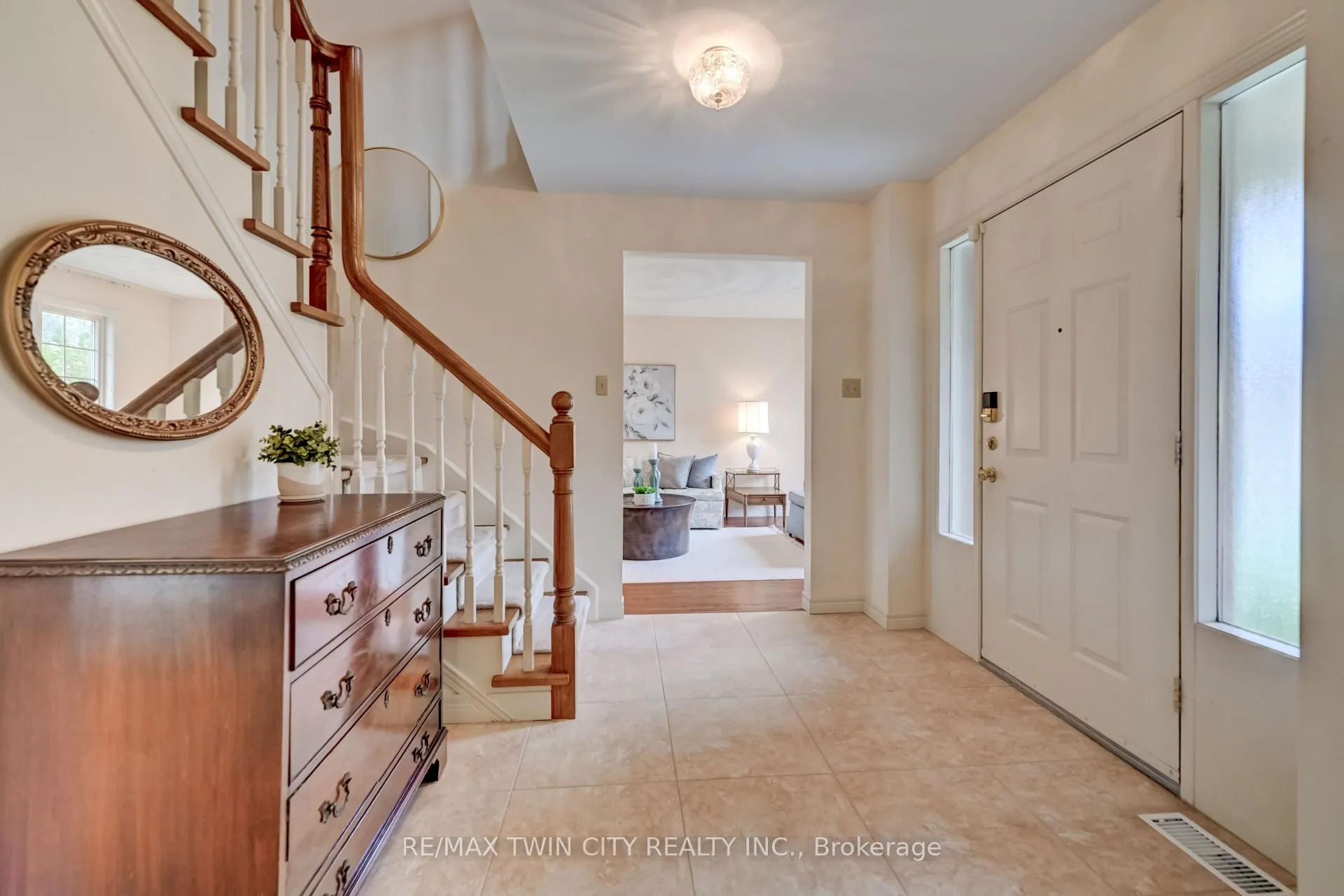 Photo 3 of 285 Magnolia Place, Waterloo — HOMEH