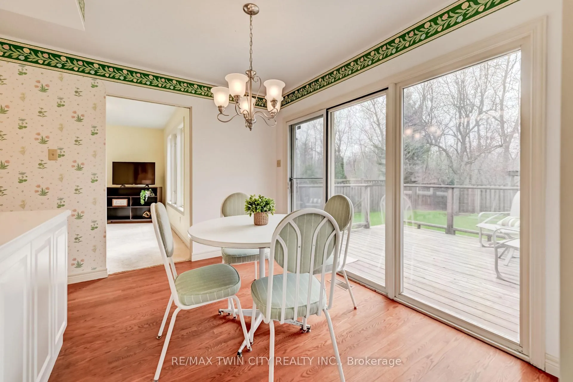 Photo 11 of 285 Magnolia Place, Waterloo — HOMEH