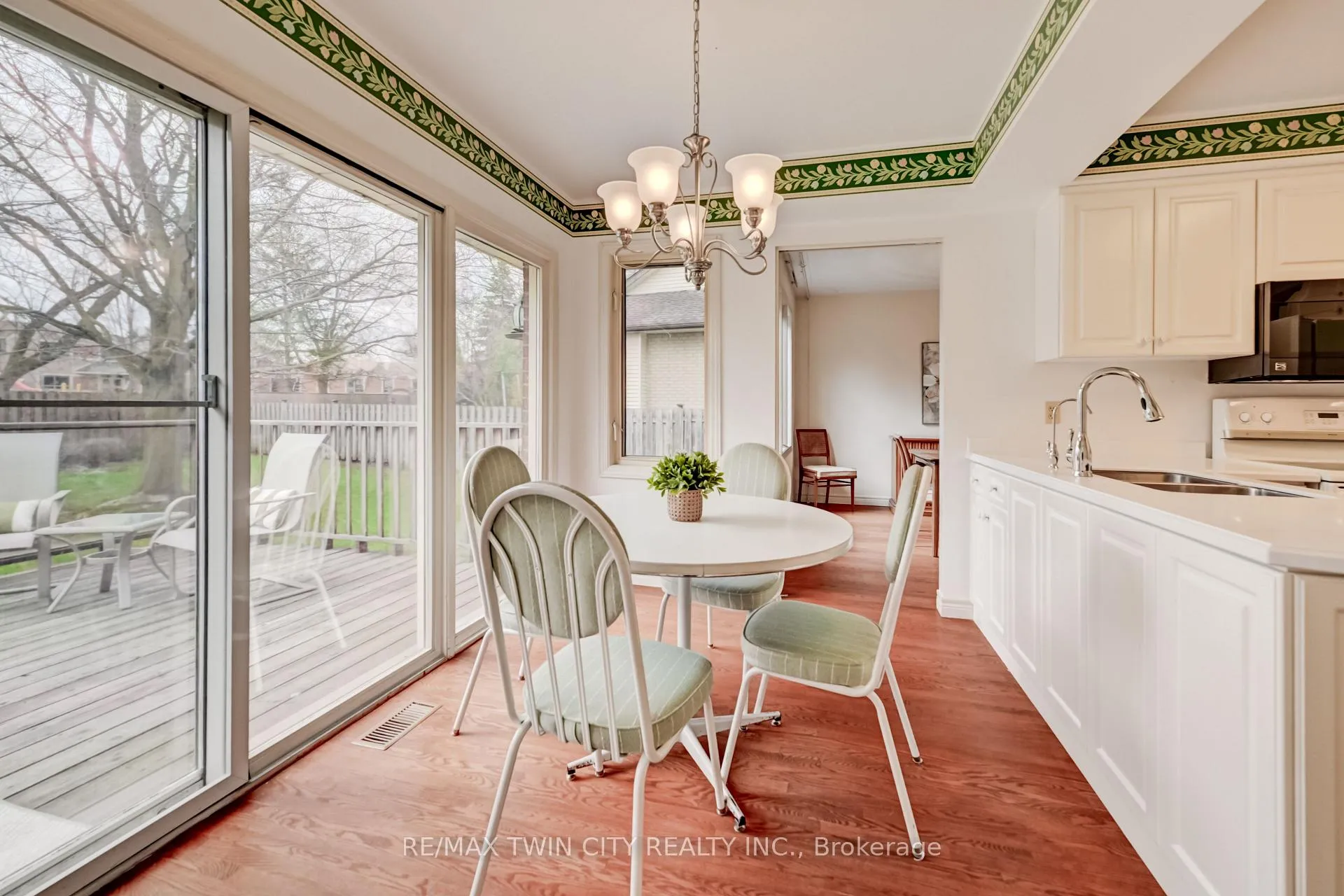 Photo 12 of 285 Magnolia Place, Waterloo — HOMEH