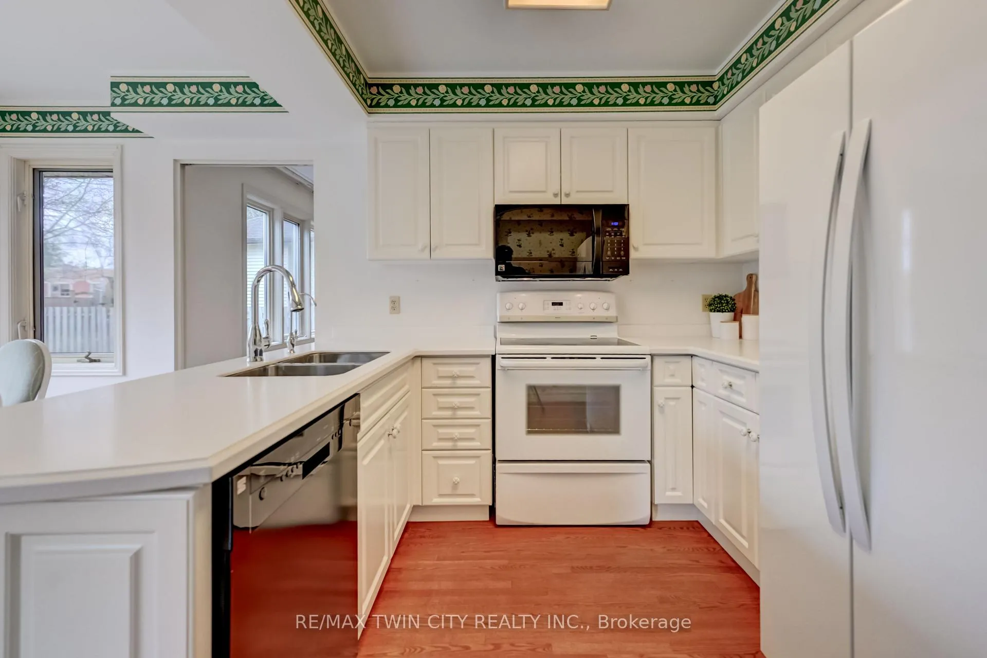 Photo 14 of 285 Magnolia Place, Waterloo — HOMEH