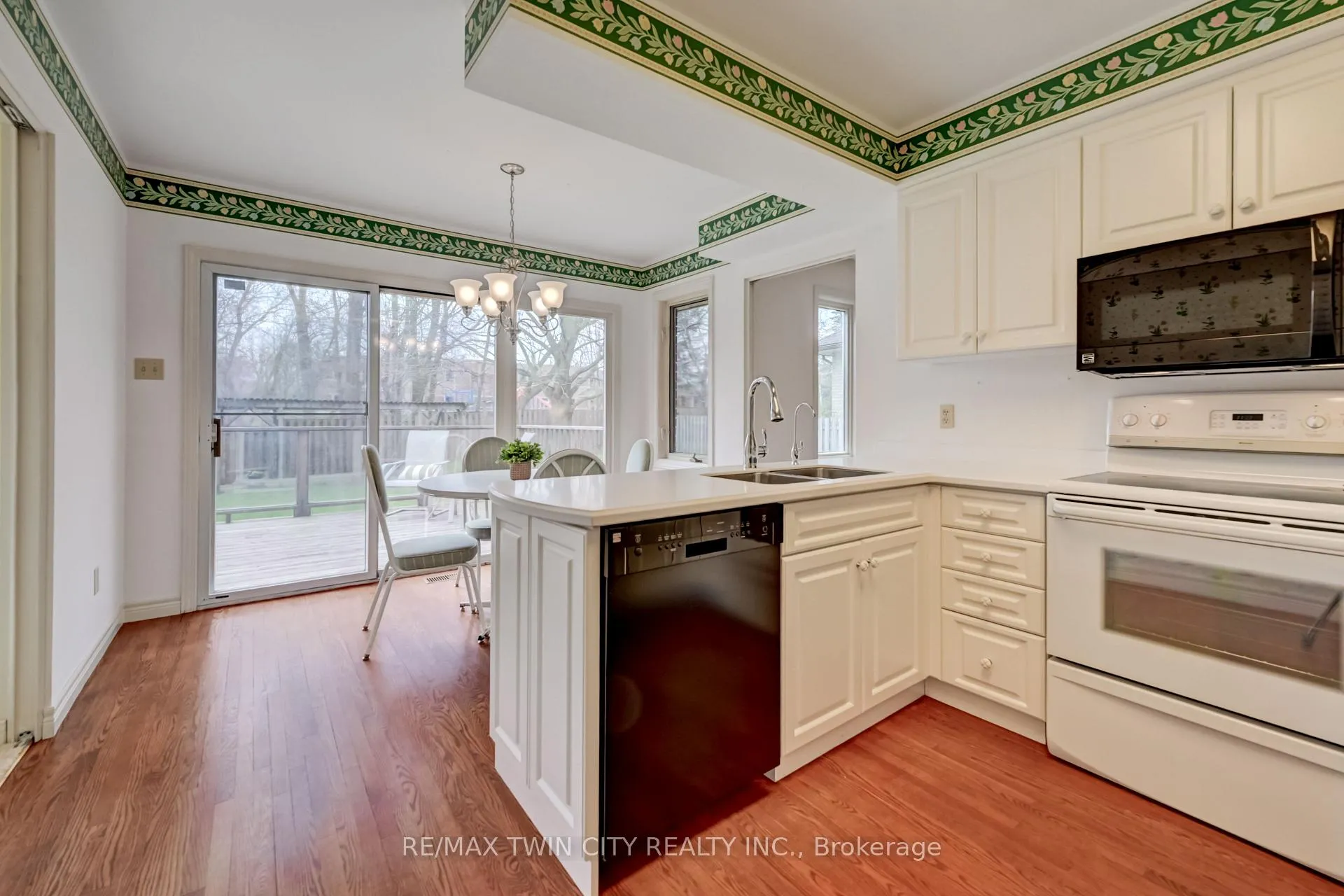 Photo 15 of 285 Magnolia Place, Waterloo — HOMEH