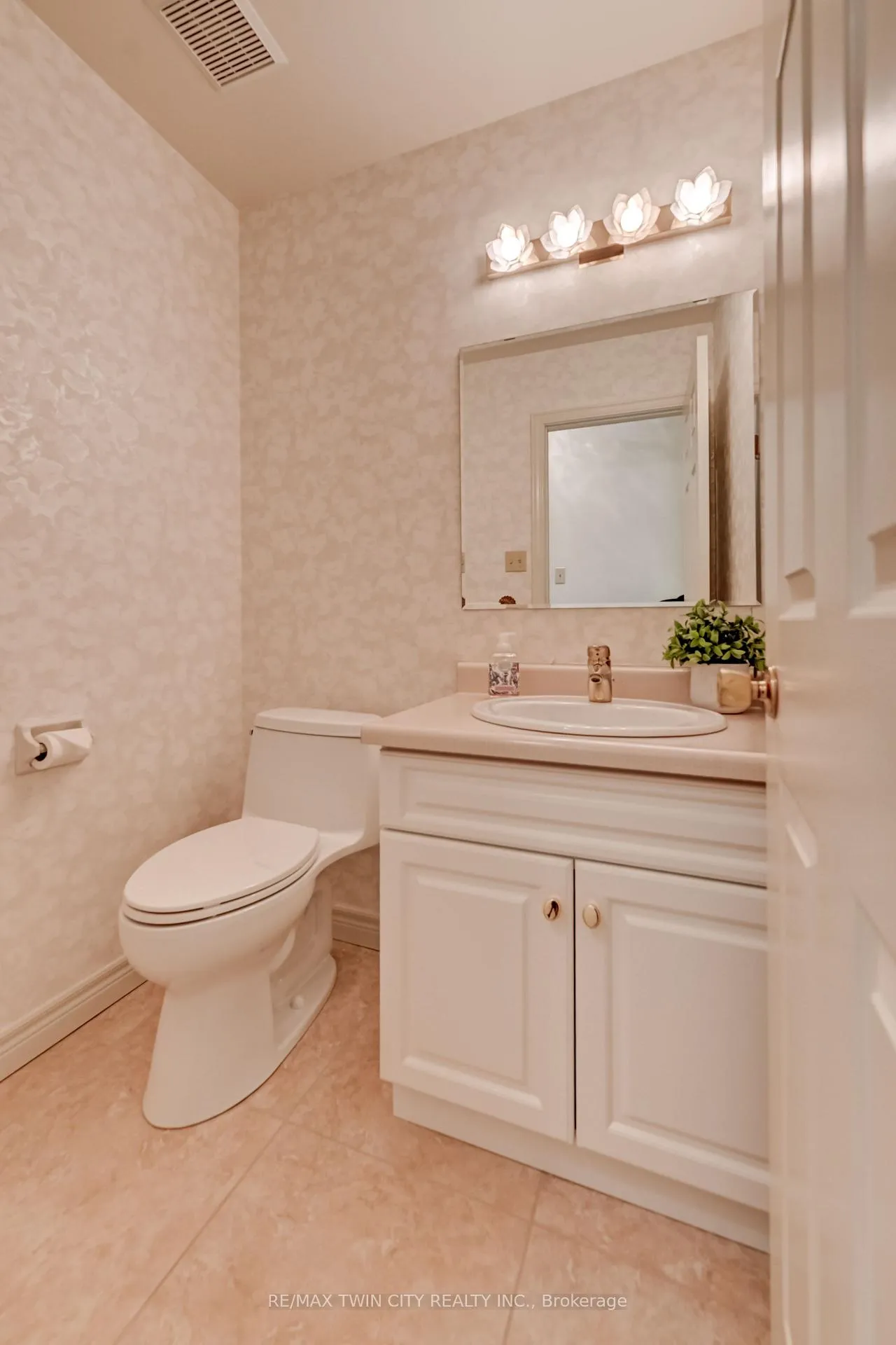 Photo 19 of 285 Magnolia Place, Waterloo — HOMEH