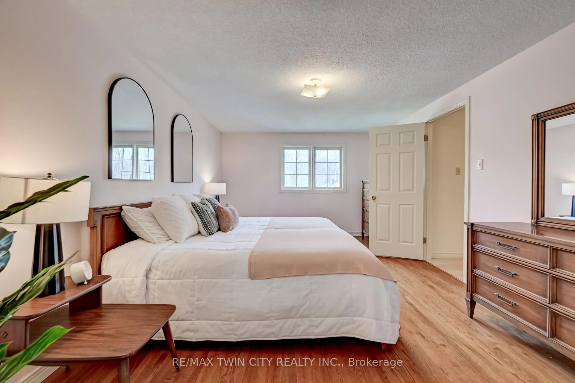 Photo 23 of 285 Magnolia Place, Waterloo — HOMEH