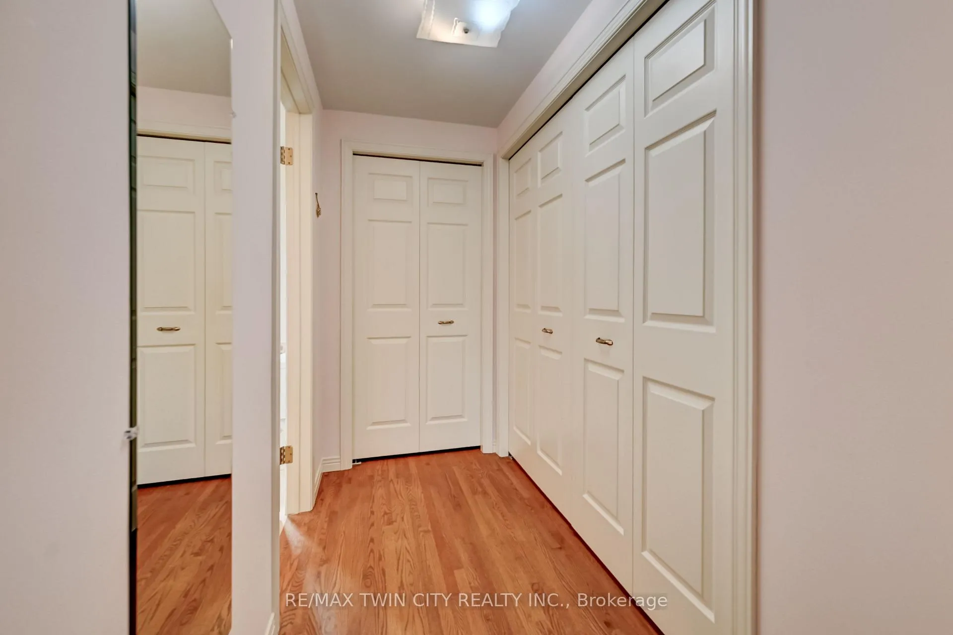 Photo 25 of 285 Magnolia Place, Waterloo — HOMEH