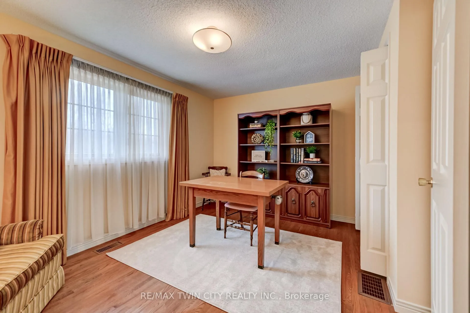 Photo 27 of 285 Magnolia Place, Waterloo — HOMEH