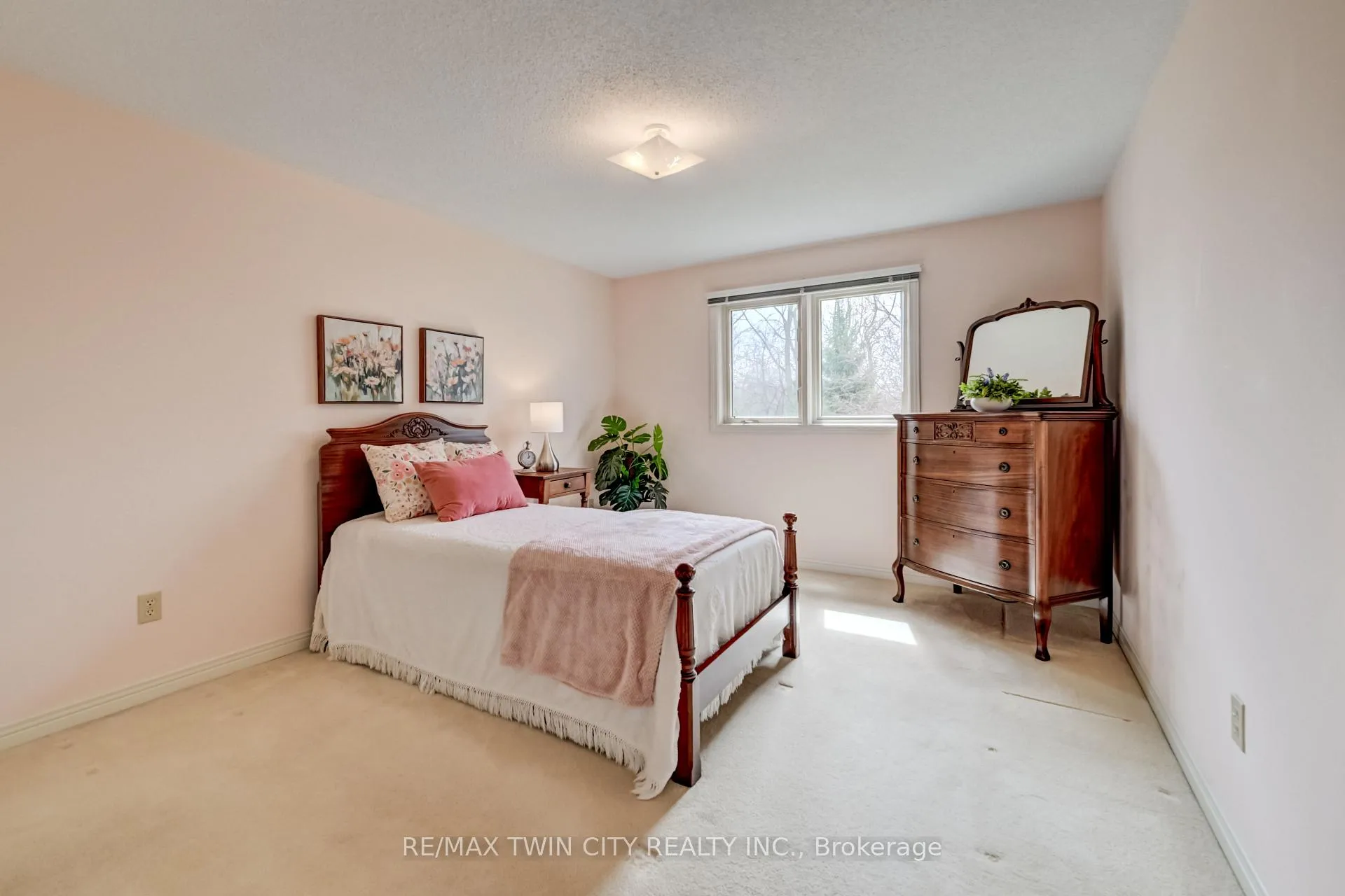 Photo 29 of 285 Magnolia Place, Waterloo — HOMEH