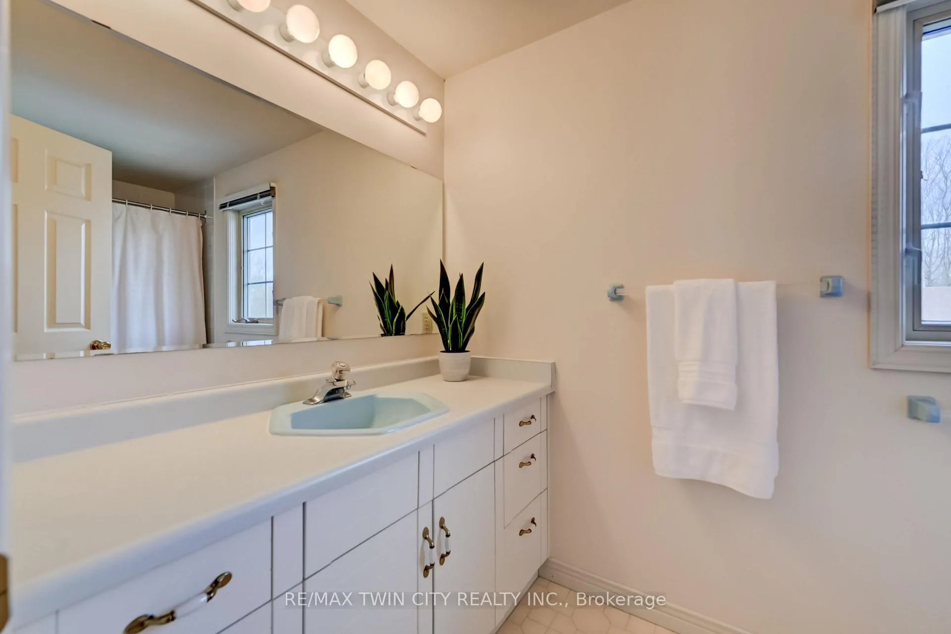 Photo 31 of 285 Magnolia Place, Waterloo — HOMEH