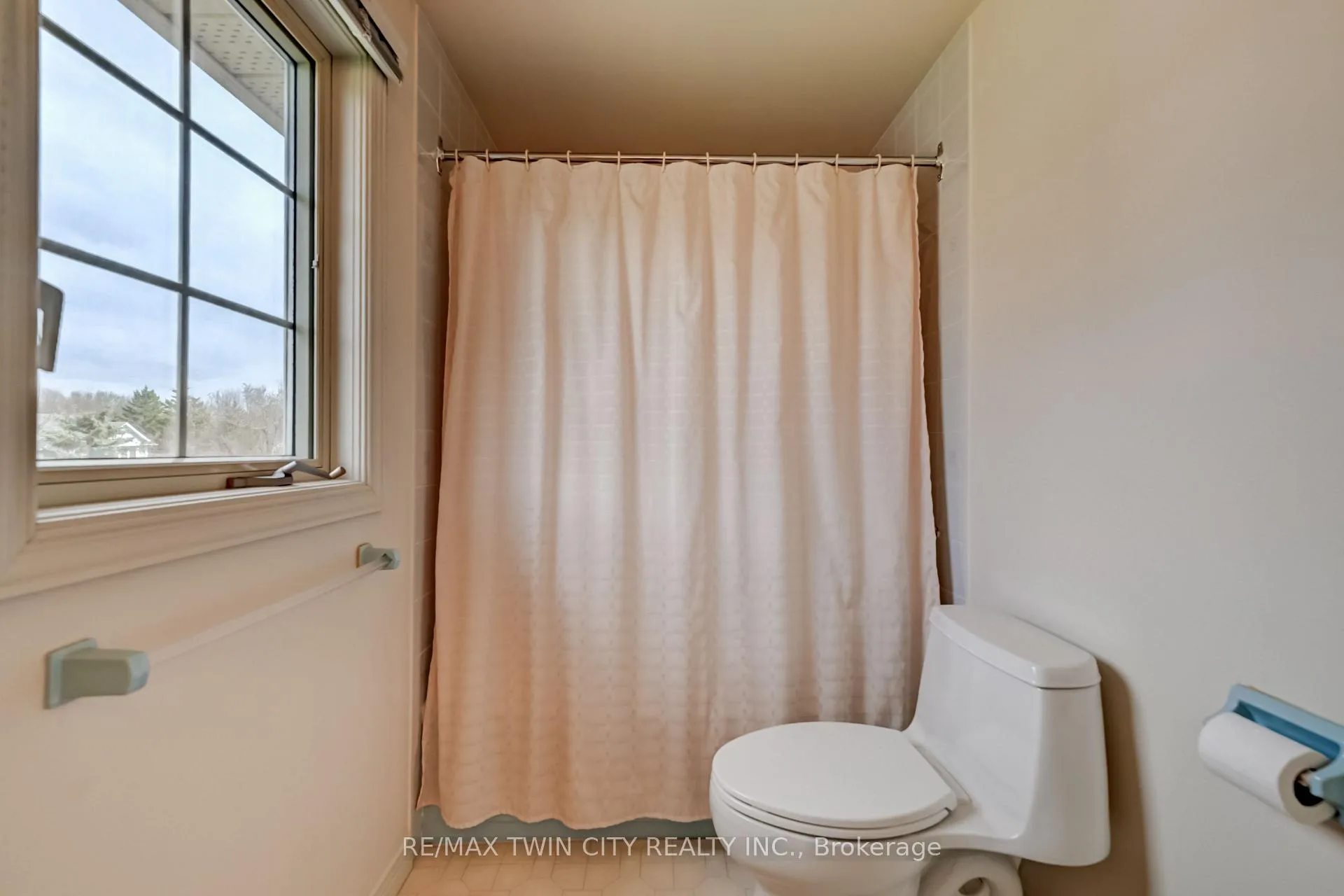 Photo 32 of 285 Magnolia Place, Waterloo — HOMEH