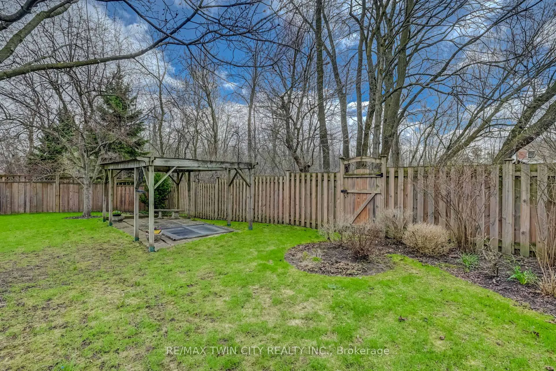Photo 42 of 285 Magnolia Place, Waterloo — HOMEH