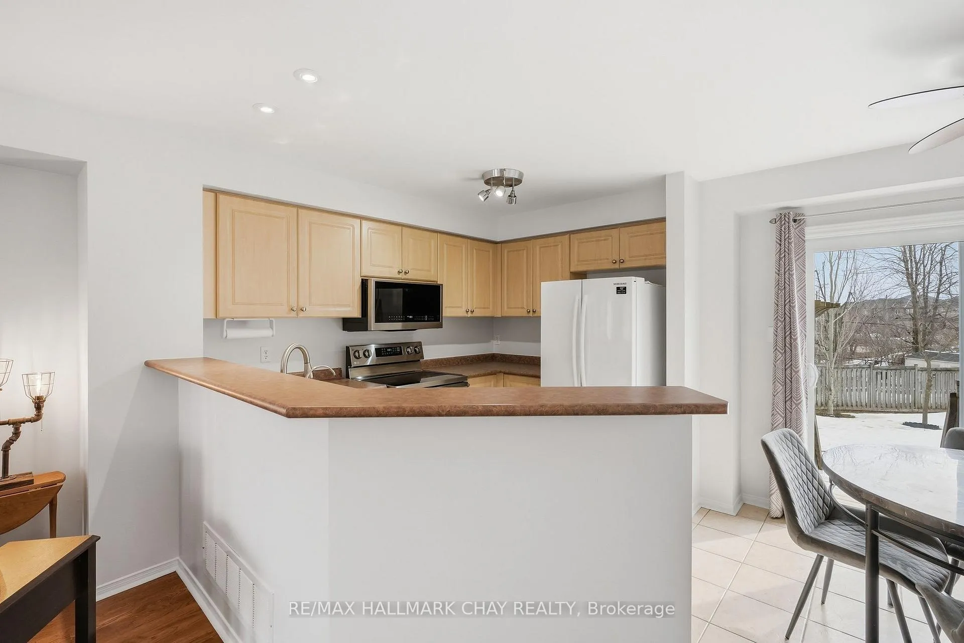 Photo 11 of 127 Trevino Circle, Barrie, East Bayfield — HOMEH