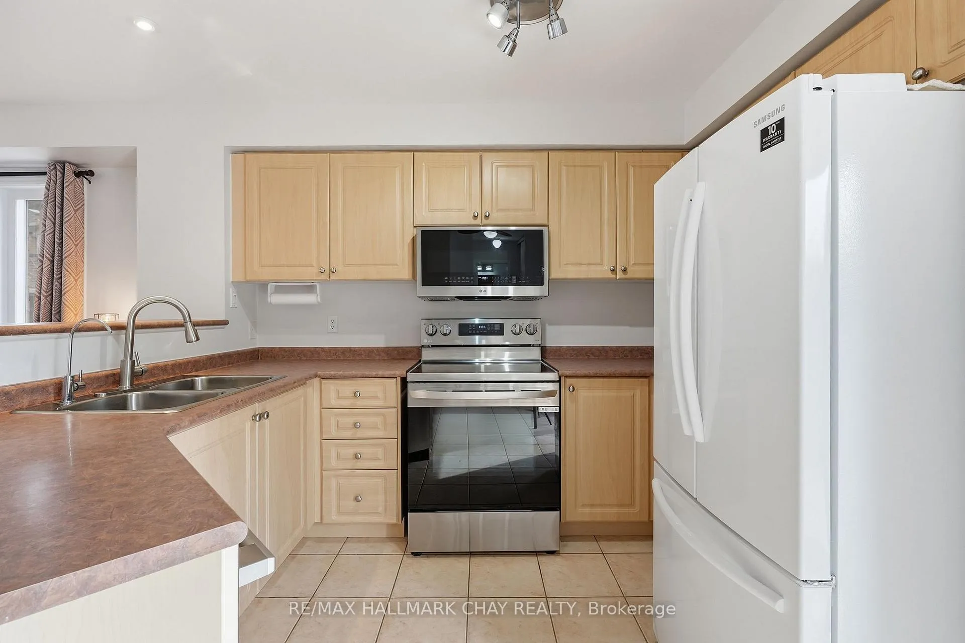 Photo 12 of 127 Trevino Circle, Barrie, East Bayfield — HOMEH