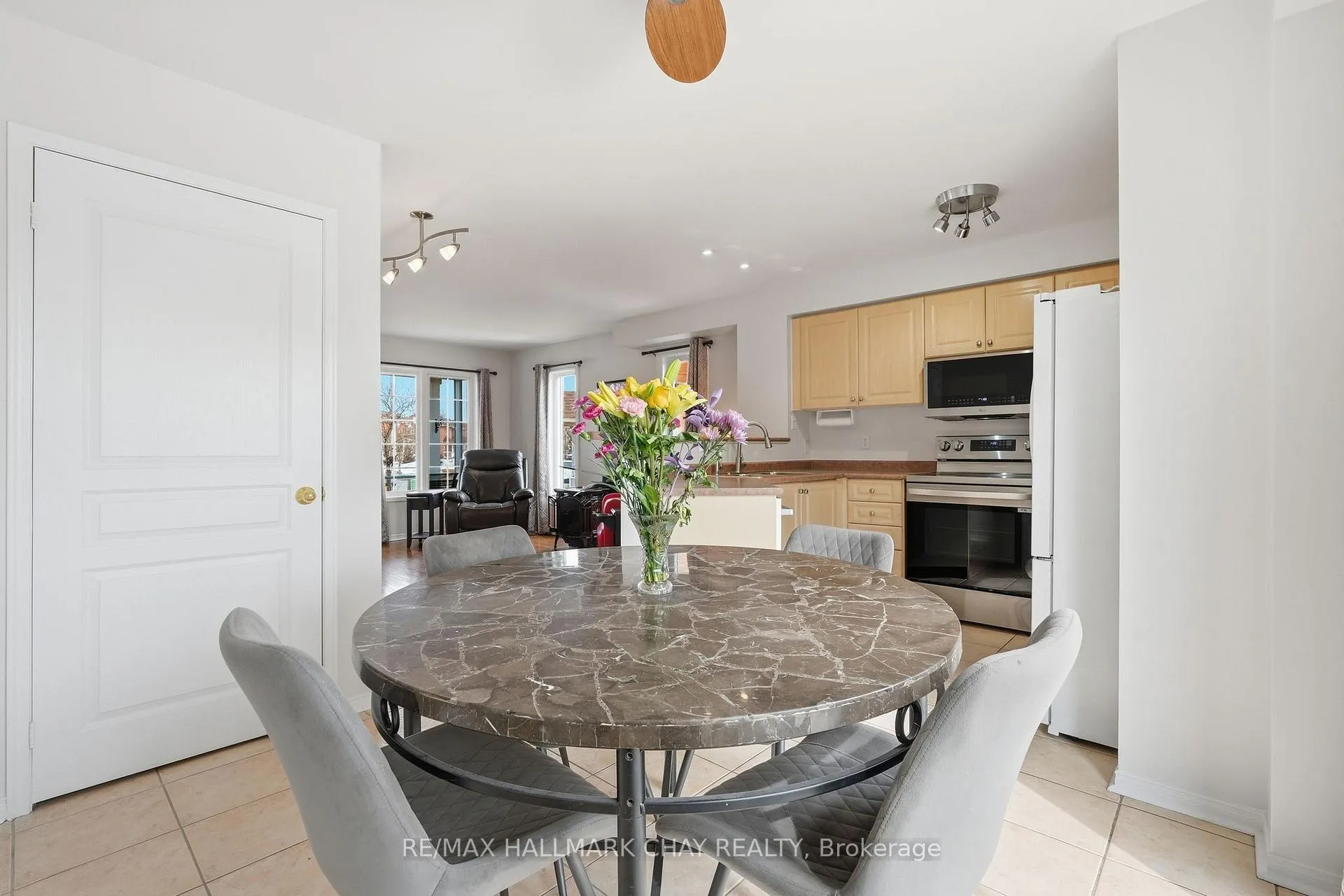 Photo 15 of 127 Trevino Circle, Barrie, East Bayfield — HOMEH