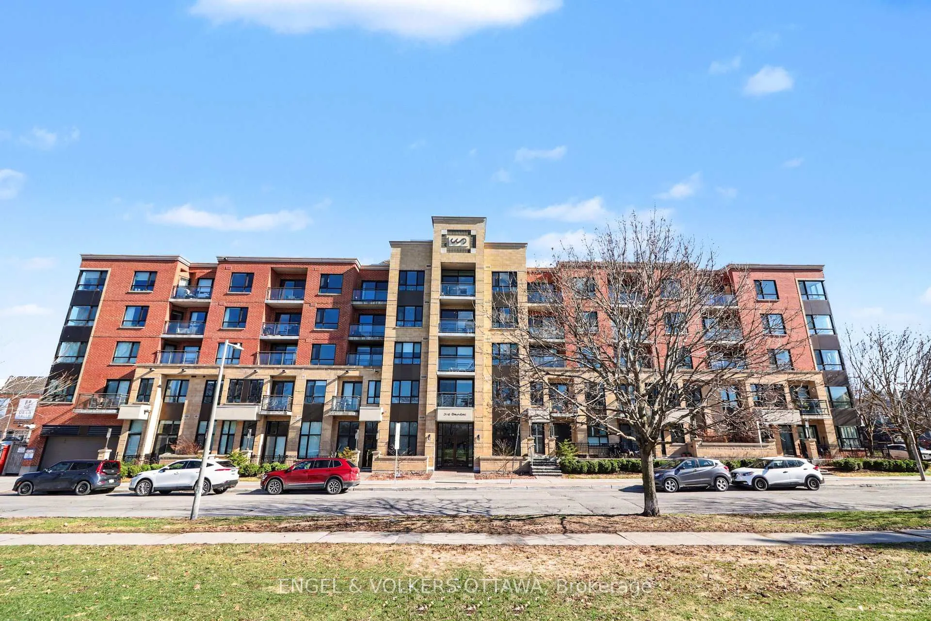 Front of Unit 418, 316 Bruyere Street