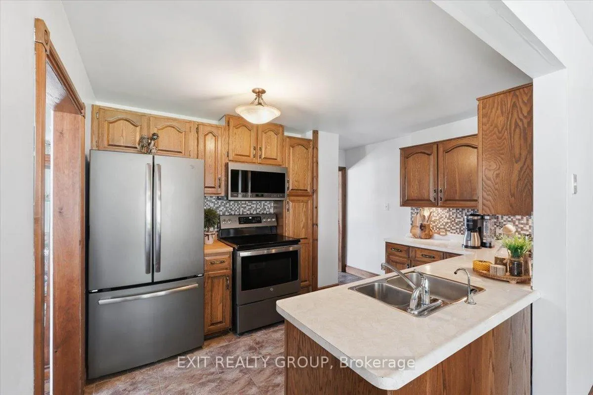 Photo 4 of 188 Riverside Parkway, Quinte West, Sidney Ward — HOMEH