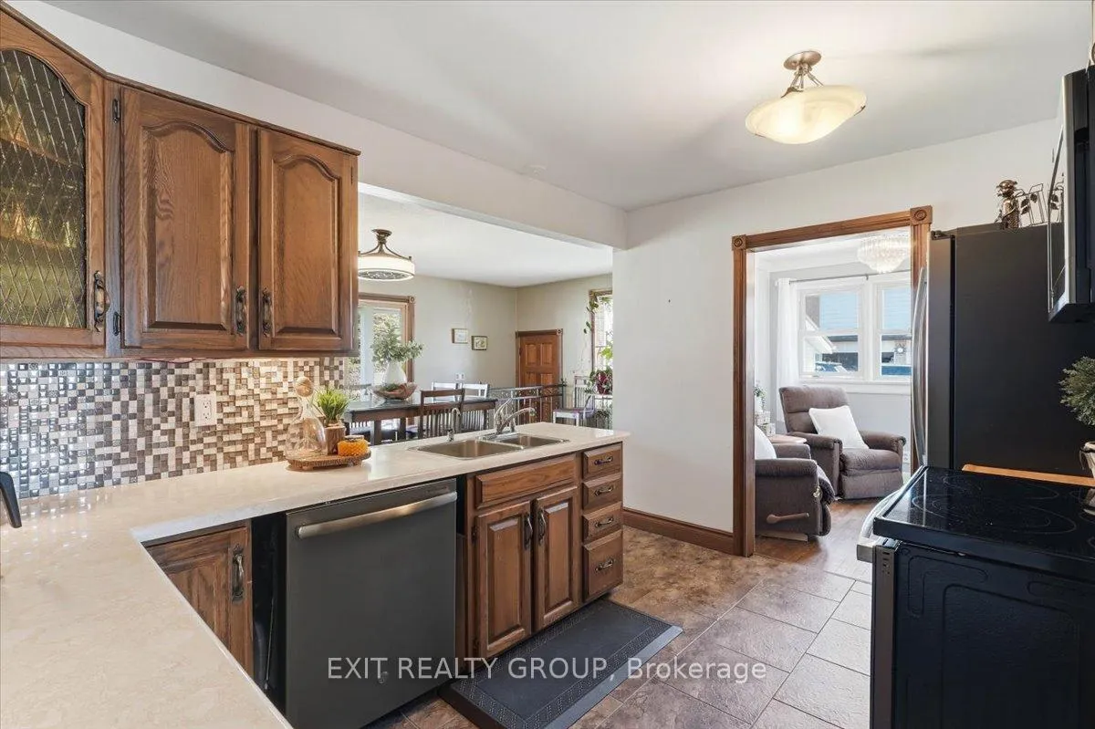 Photo 5 of 188 Riverside Parkway, Quinte West, Sidney Ward — HOMEH