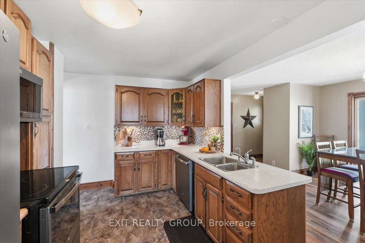 Photo 6 of 188 Riverside Parkway, Quinte West, Sidney Ward — HOMEH
