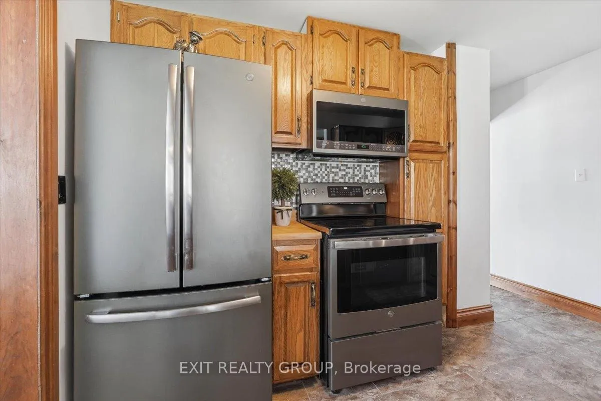 Photo 8 of 188 Riverside Parkway, Quinte West, Sidney Ward — HOMEH