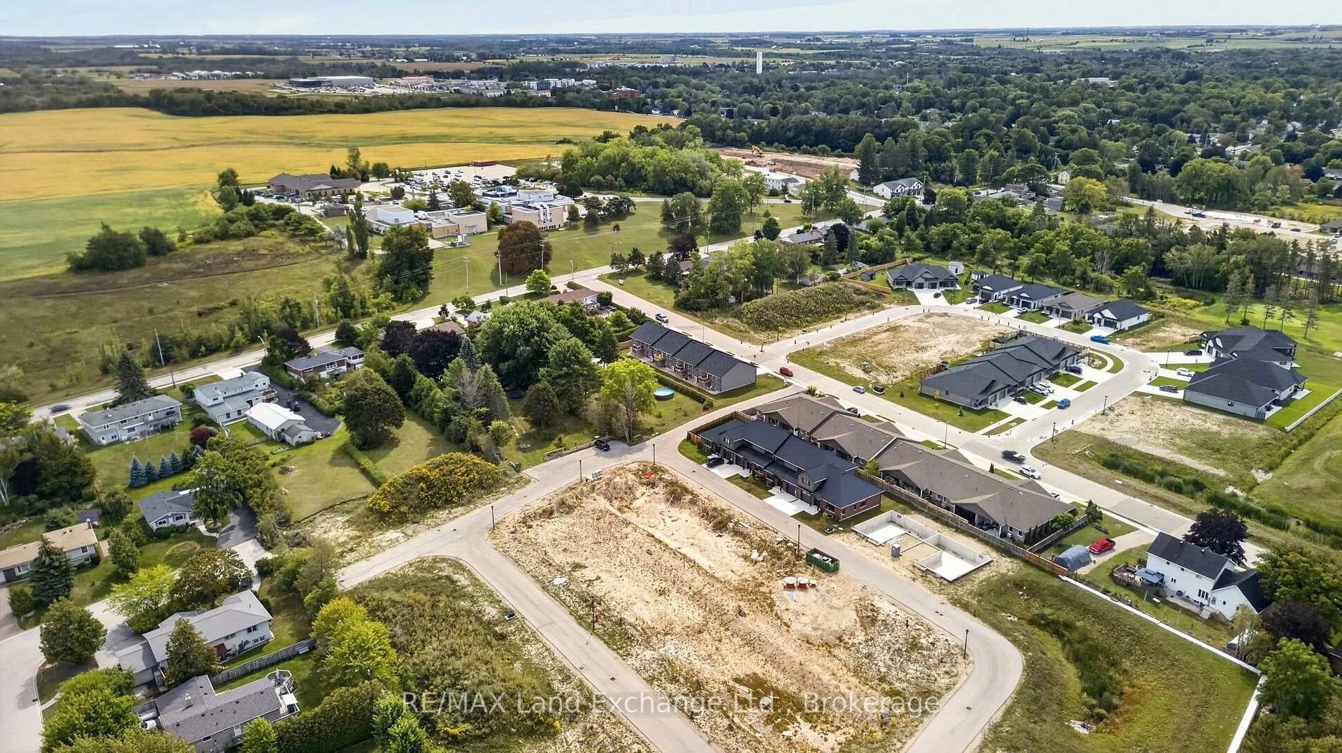 Photo 6 of Unit Unit 6, 8 Golf Links Road, Kincardine — HOMEH