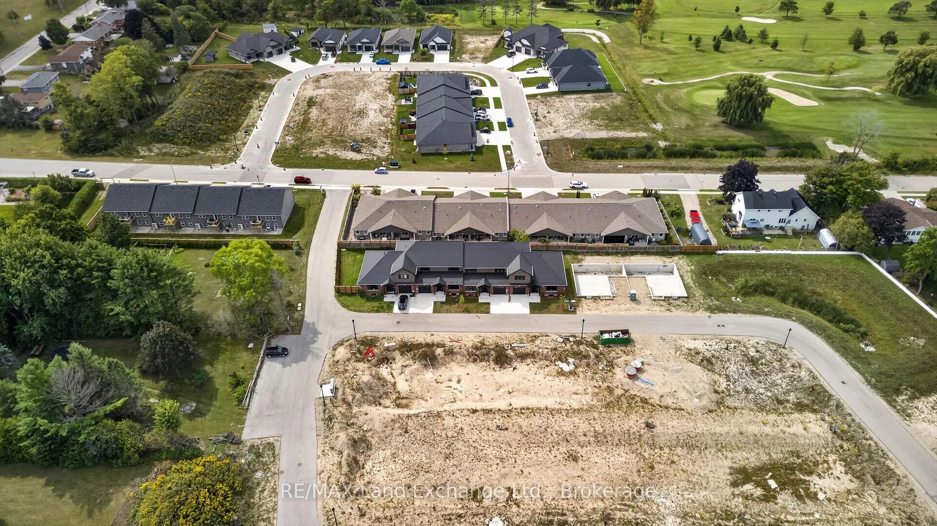 Photo 7 of Unit Unit 6, 8 Golf Links Road, Kincardine — HOMEH