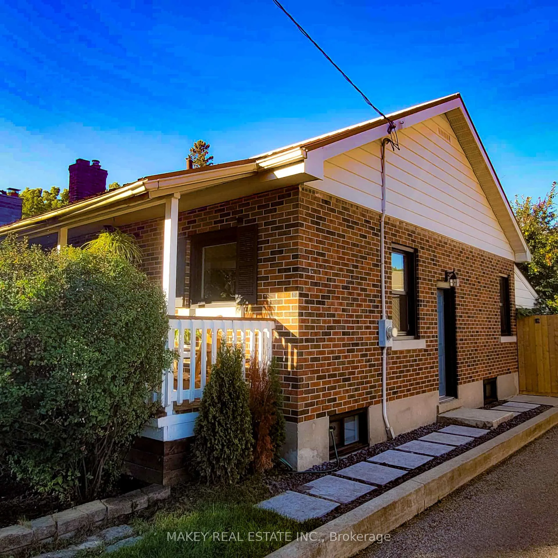 Photo 3 of 34 Christopher Drive, Cambridge — HOMEH