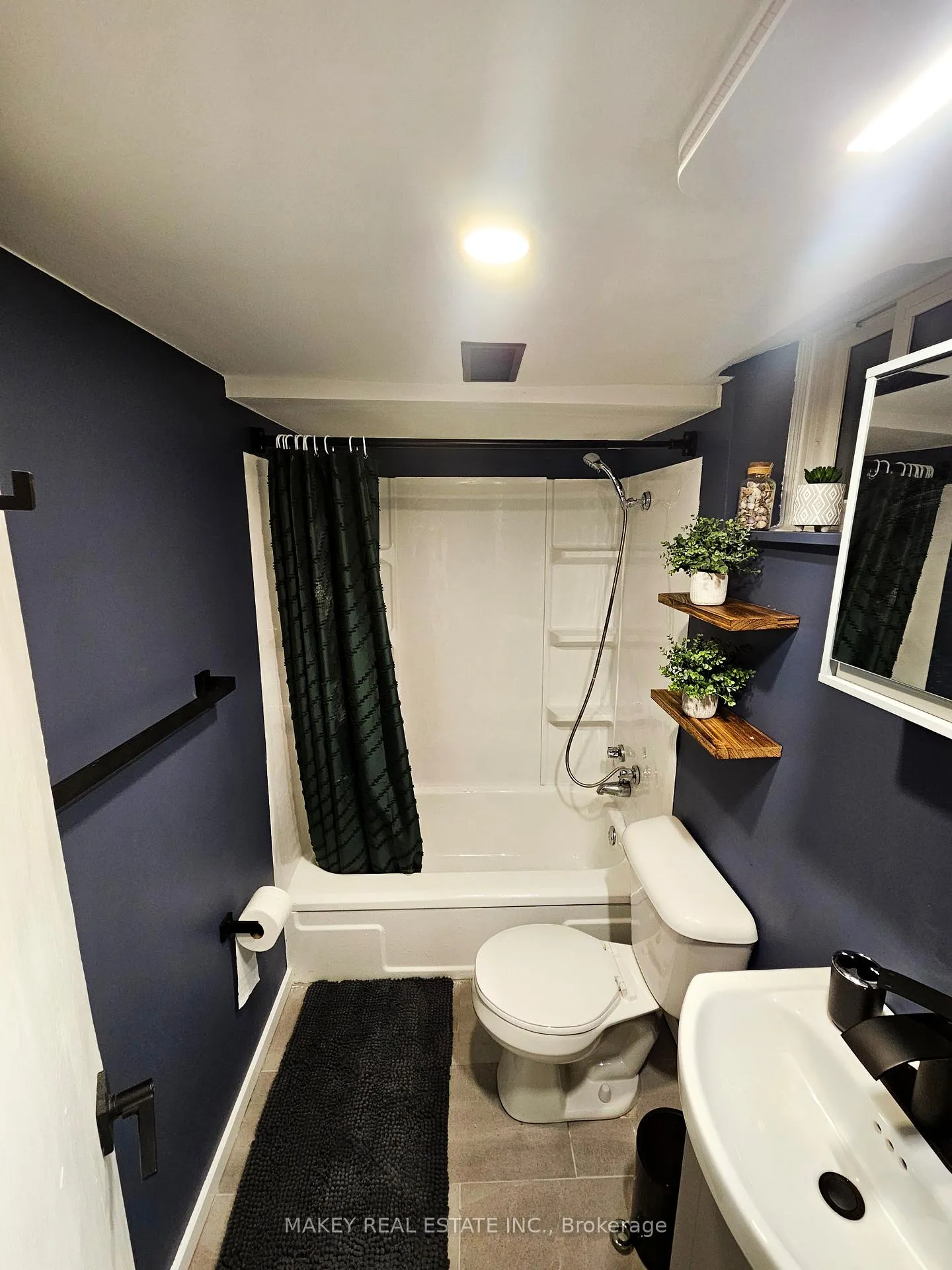 Photo 16 of 34 Christopher Drive, Cambridge — HOMEH