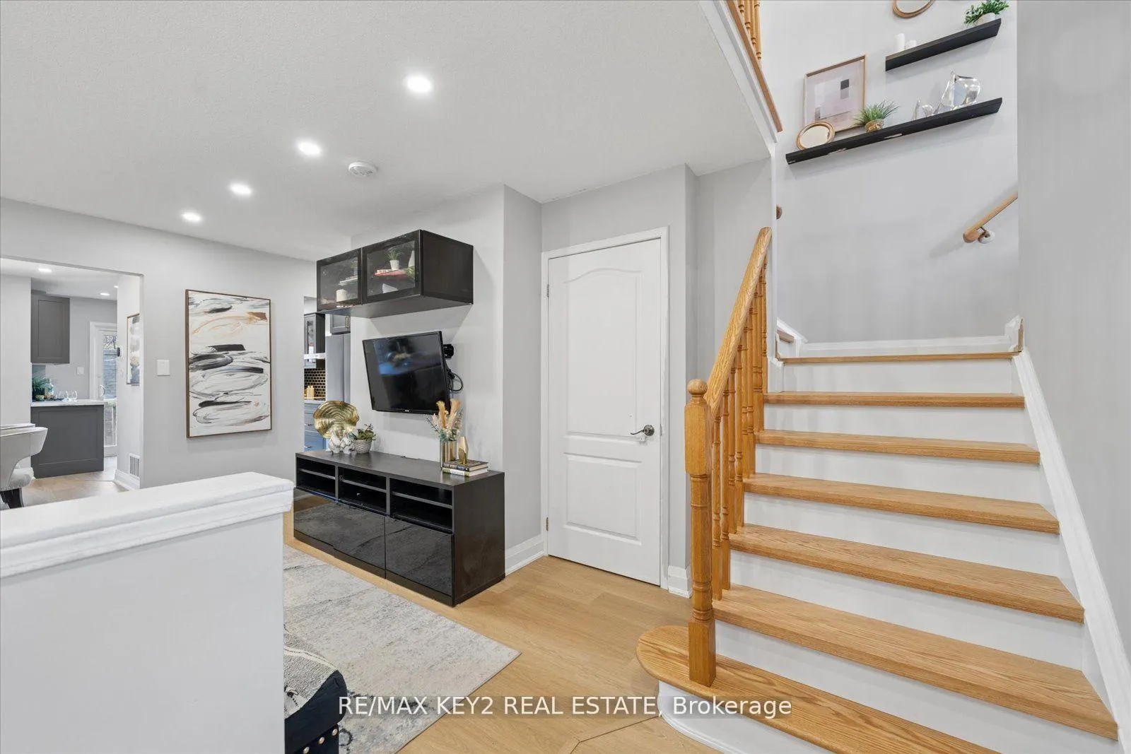Photo 4 of 1652 Autumn Crescent, Pickering, Amberlea — HOMEH