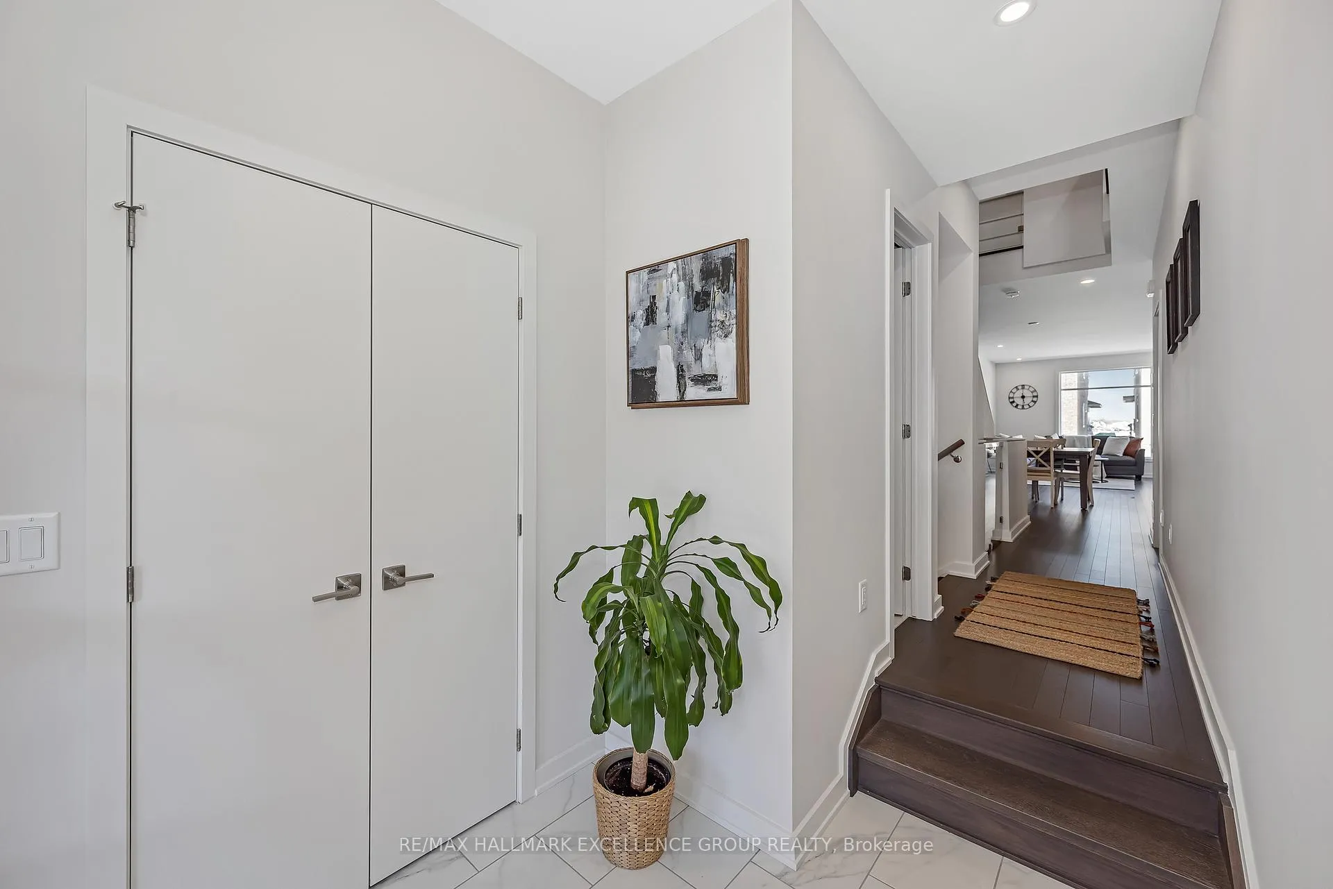 Photo 2 of 677 Honeydew Street, Ottawa, Riverside South/Gloucester Glen — HOMEH