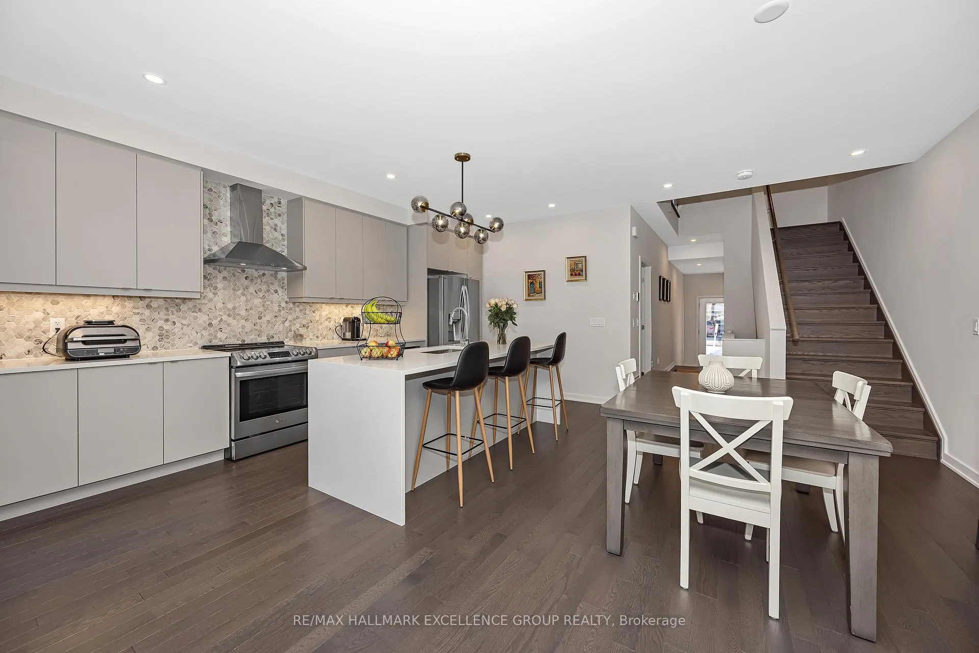 Photo 3 of 677 Honeydew Street, Ottawa, Riverside South/Gloucester Glen — HOMEH