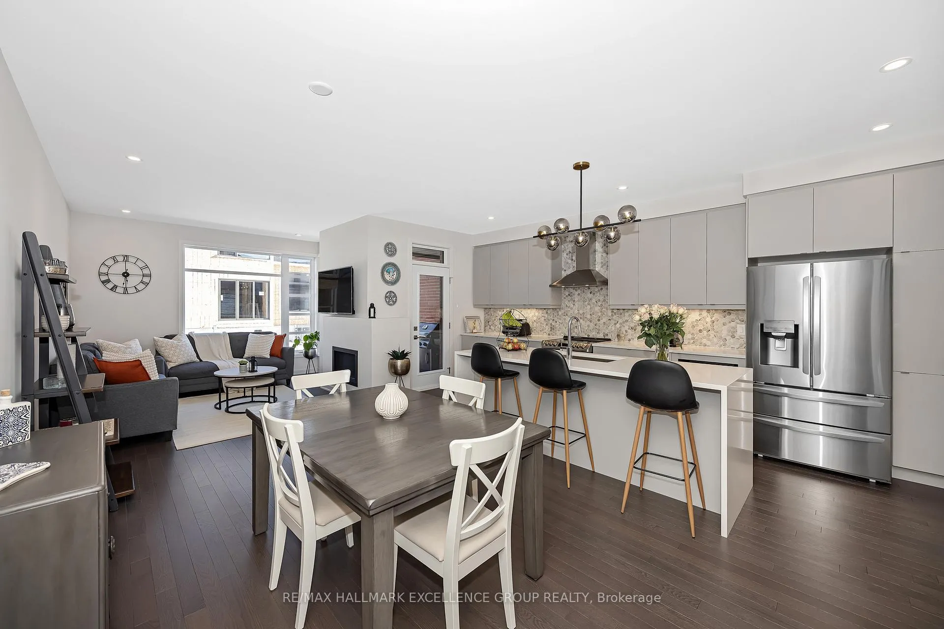 Photo 4 of 677 Honeydew Street, Ottawa, Riverside South/Gloucester Glen — HOMEH