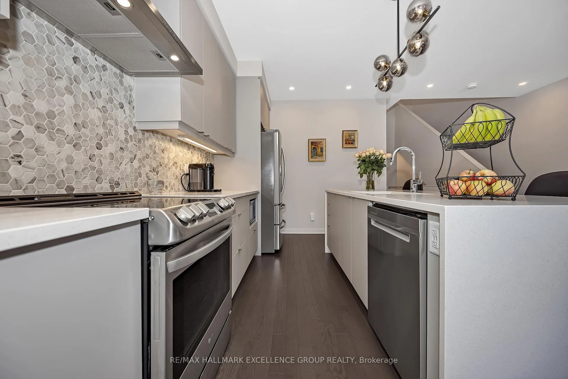 Photo 6 of 677 Honeydew Street, Ottawa, Riverside South/Gloucester Glen — HOMEH